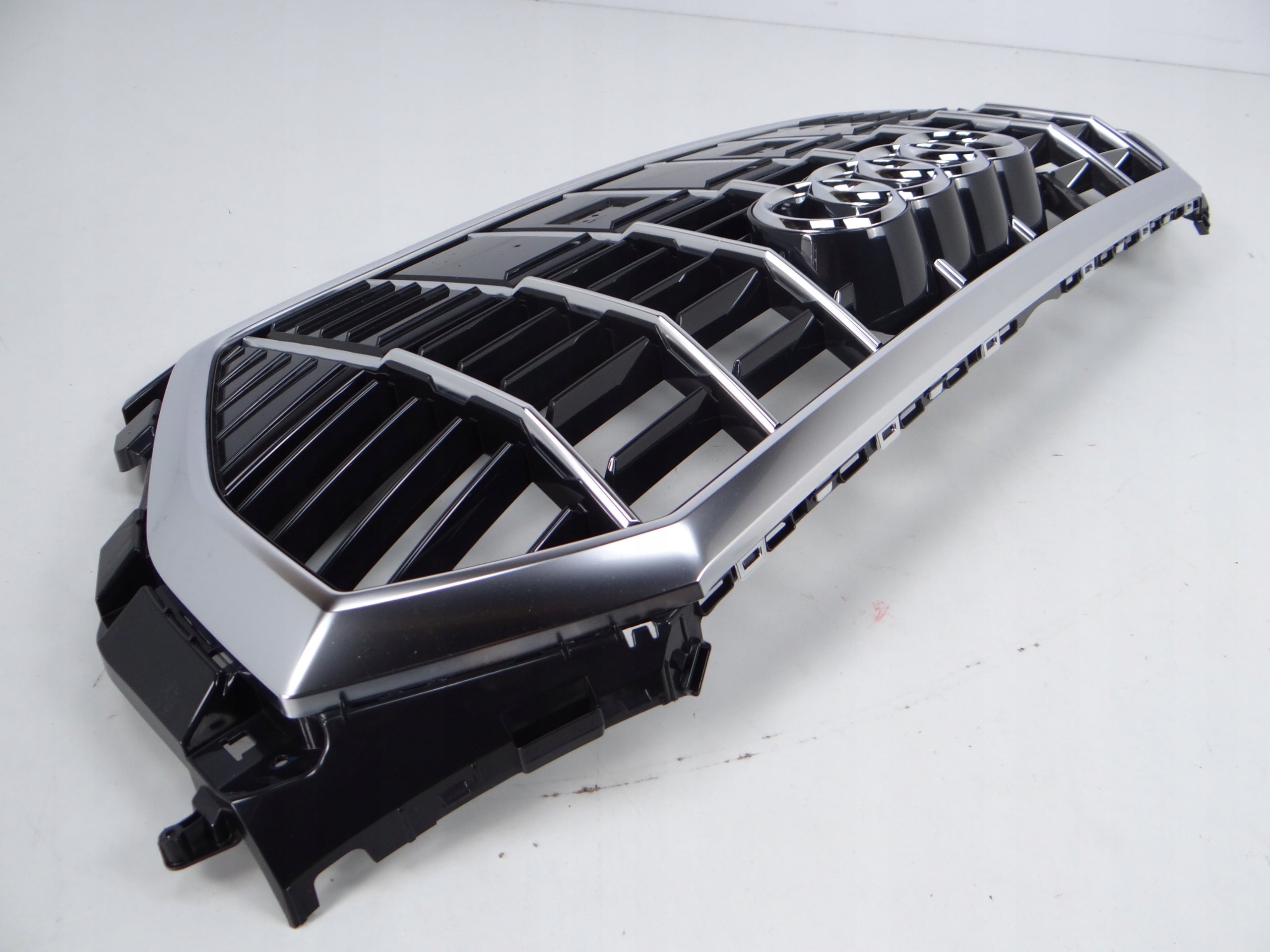 Kühlergrill Audi A8 Q3 83A FRONTGRILL 83A853651C Kühlergitter