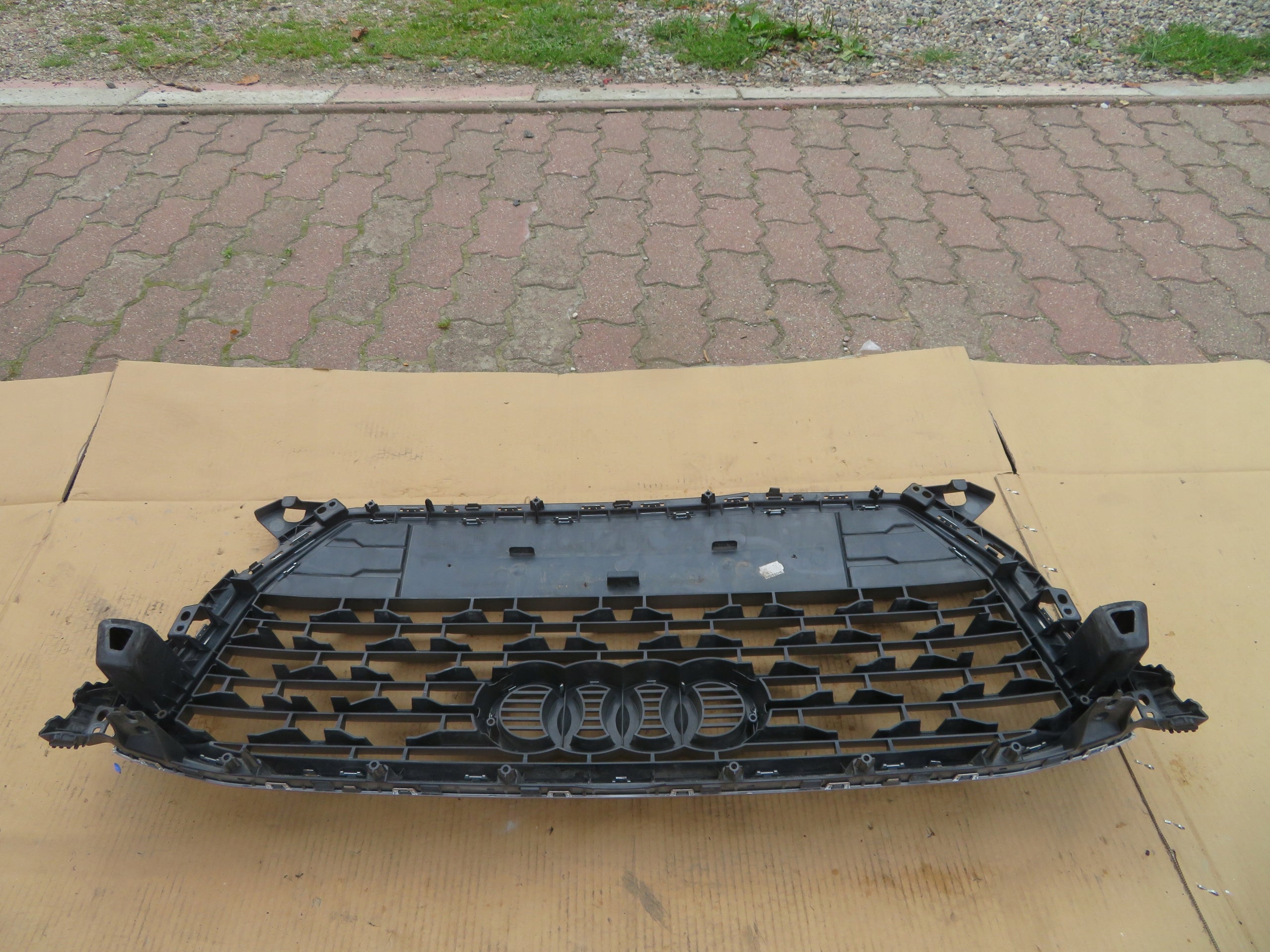 Kühlergrill Audi A8 Q3 FRONTGRILL 81A853651Au Kühlergitter