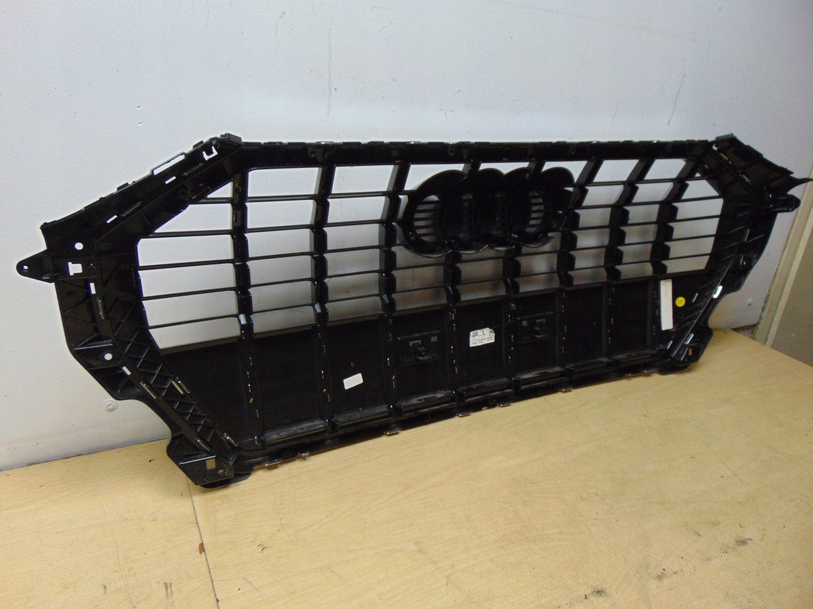 Kühlergrill Audi A8 Q3 FRONTGRILL 83A853651 Kühlergitter