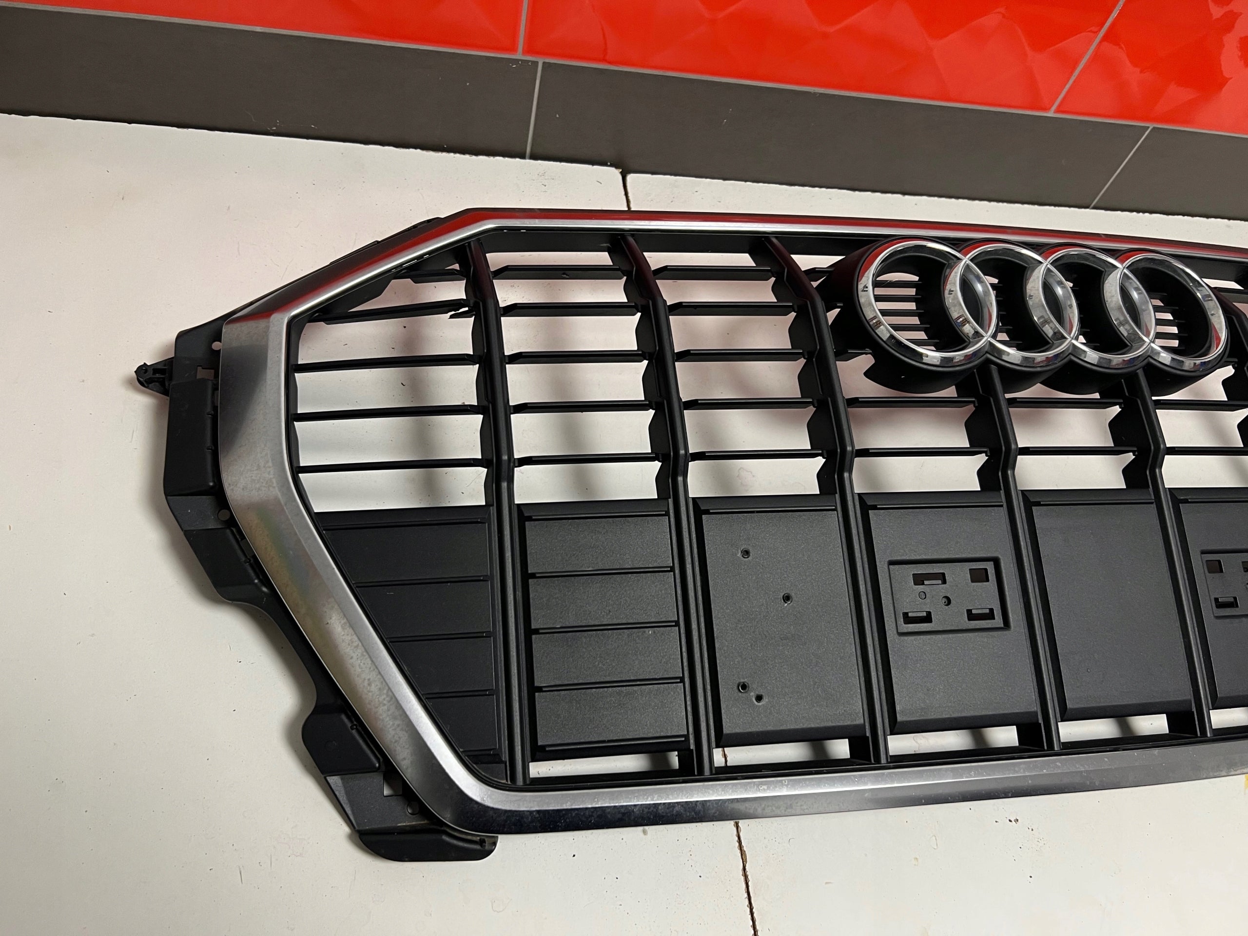 Kühlergrill Audi Q3 83A A8 FRONTGRILL 83A853651 Kühlergitter