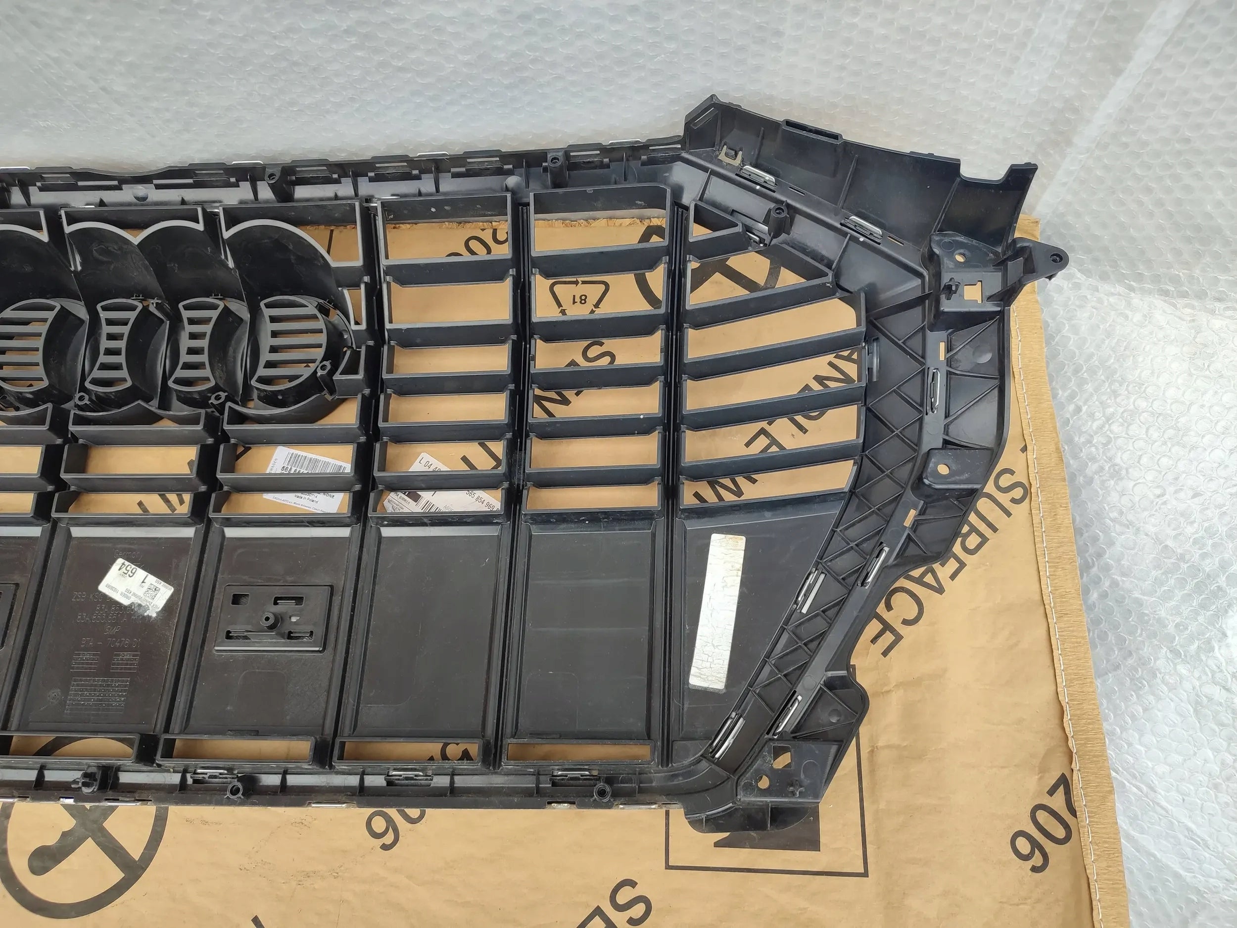 Kühlergrill Audi A8 Q3 FRONTGRILL 83A853651A8 Kühlergitter