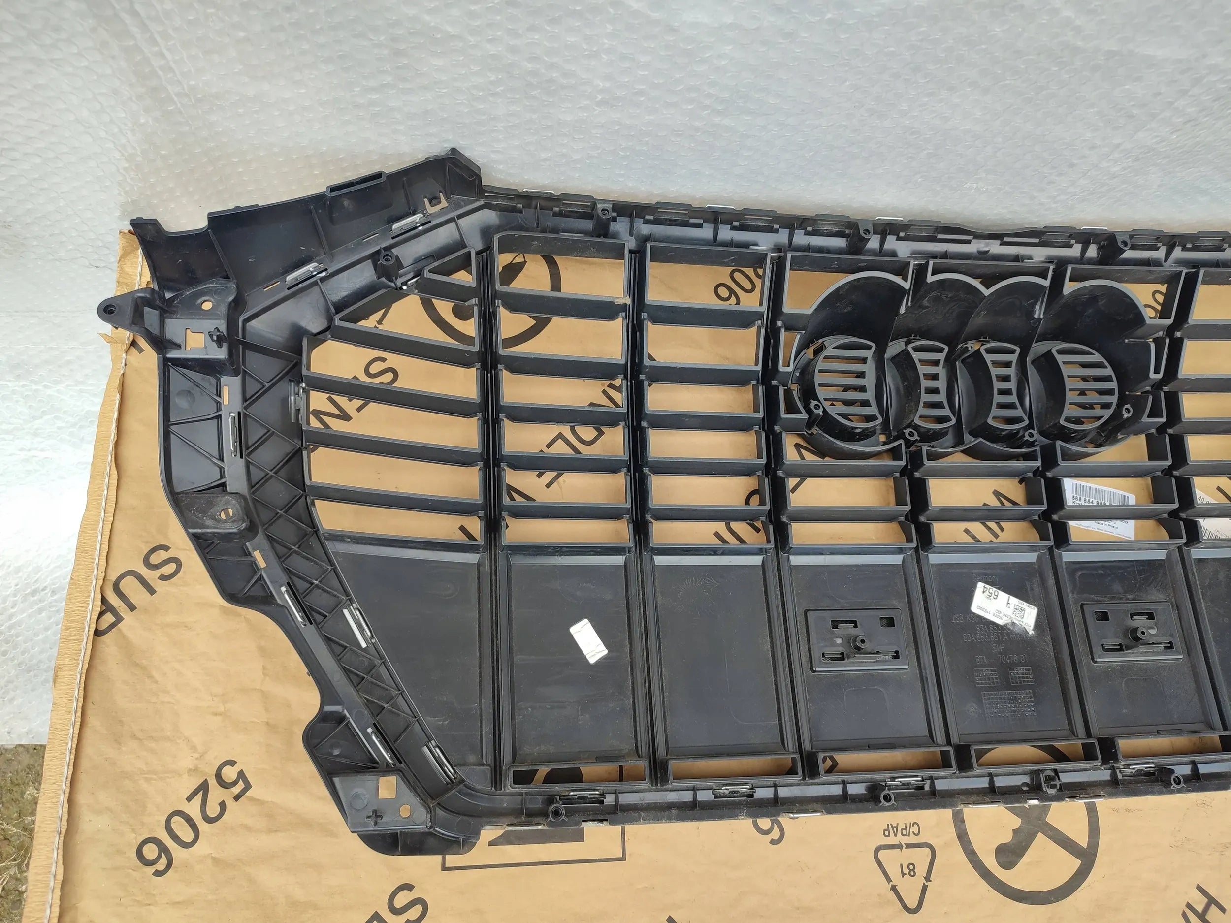 Kühlergrill Audi A8 Q3 FRONTGRILL 83A853651A8 Kühlergitter