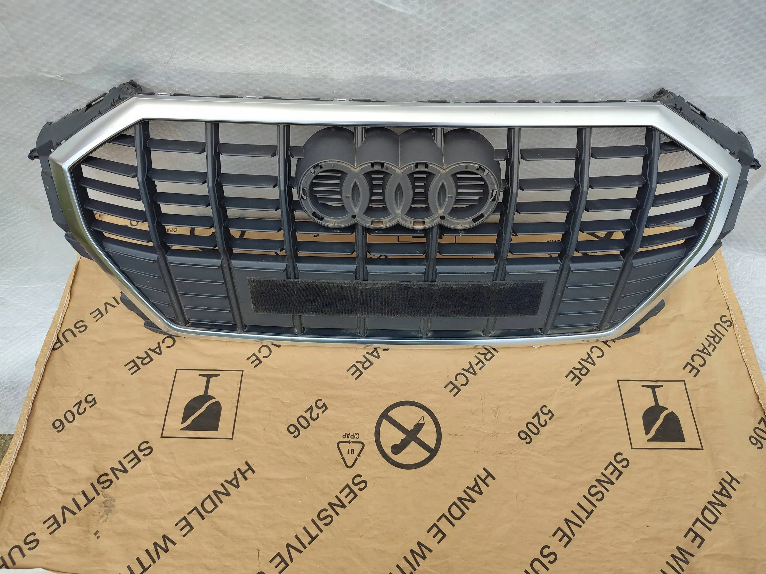 Kühlergrill Audi A8 Q3 FRONTGRILL 83A853651A8 Kühlergitter