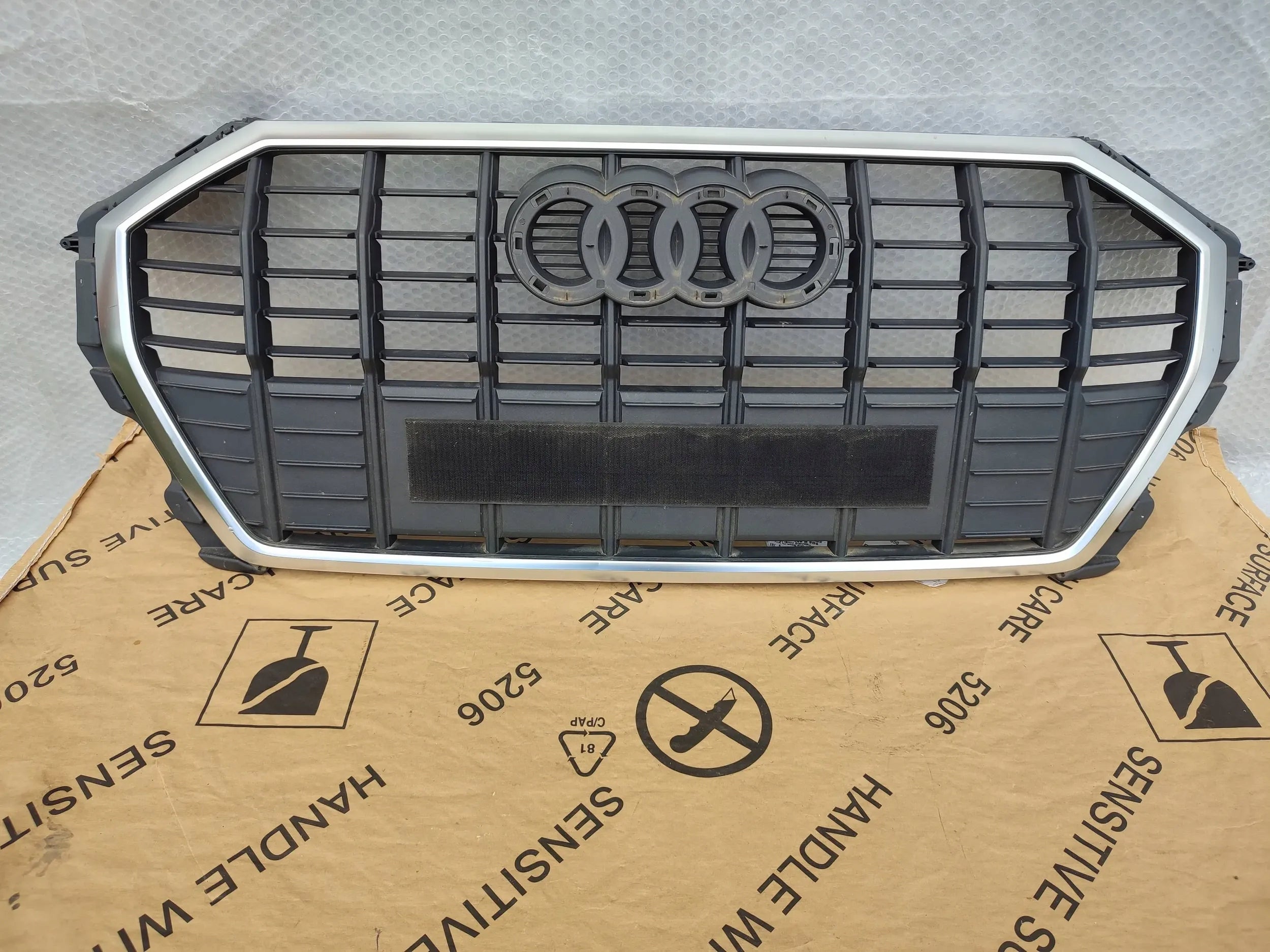 Kühlergrill Audi A8 Q3 FRONTGRILL 83A853651A8 Kühlergitter