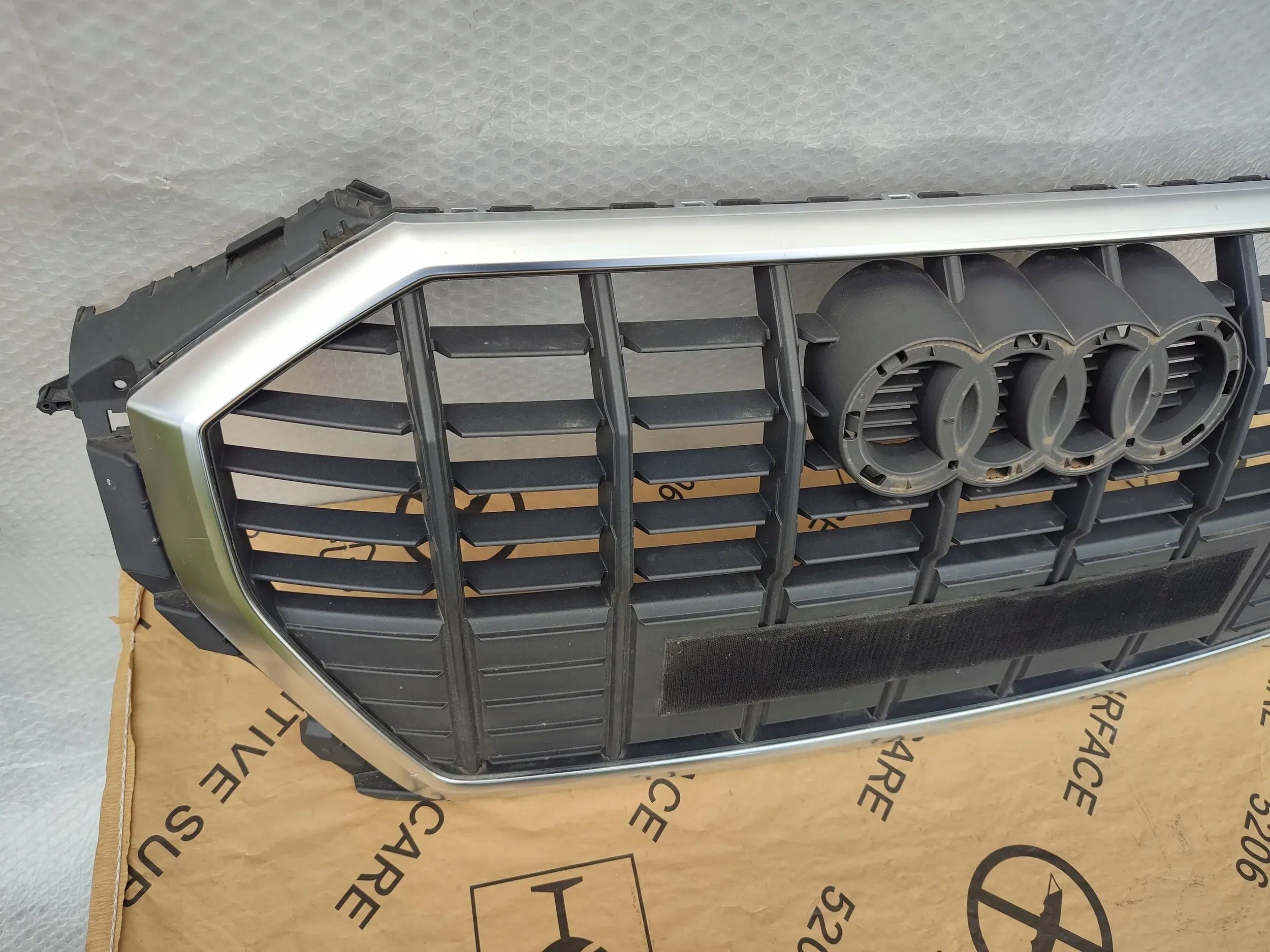 Kühlergrill Audi A8 Q3 FRONTGRILL 83A853651A8 Kühlergitter