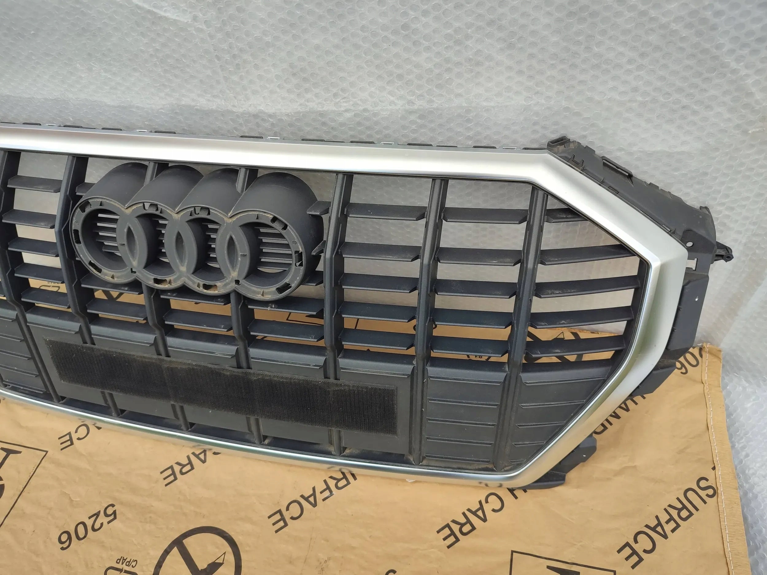 Kühlergrill Audi A8 Q3 FRONTGRILL 83A853651A8 Kühlergitter