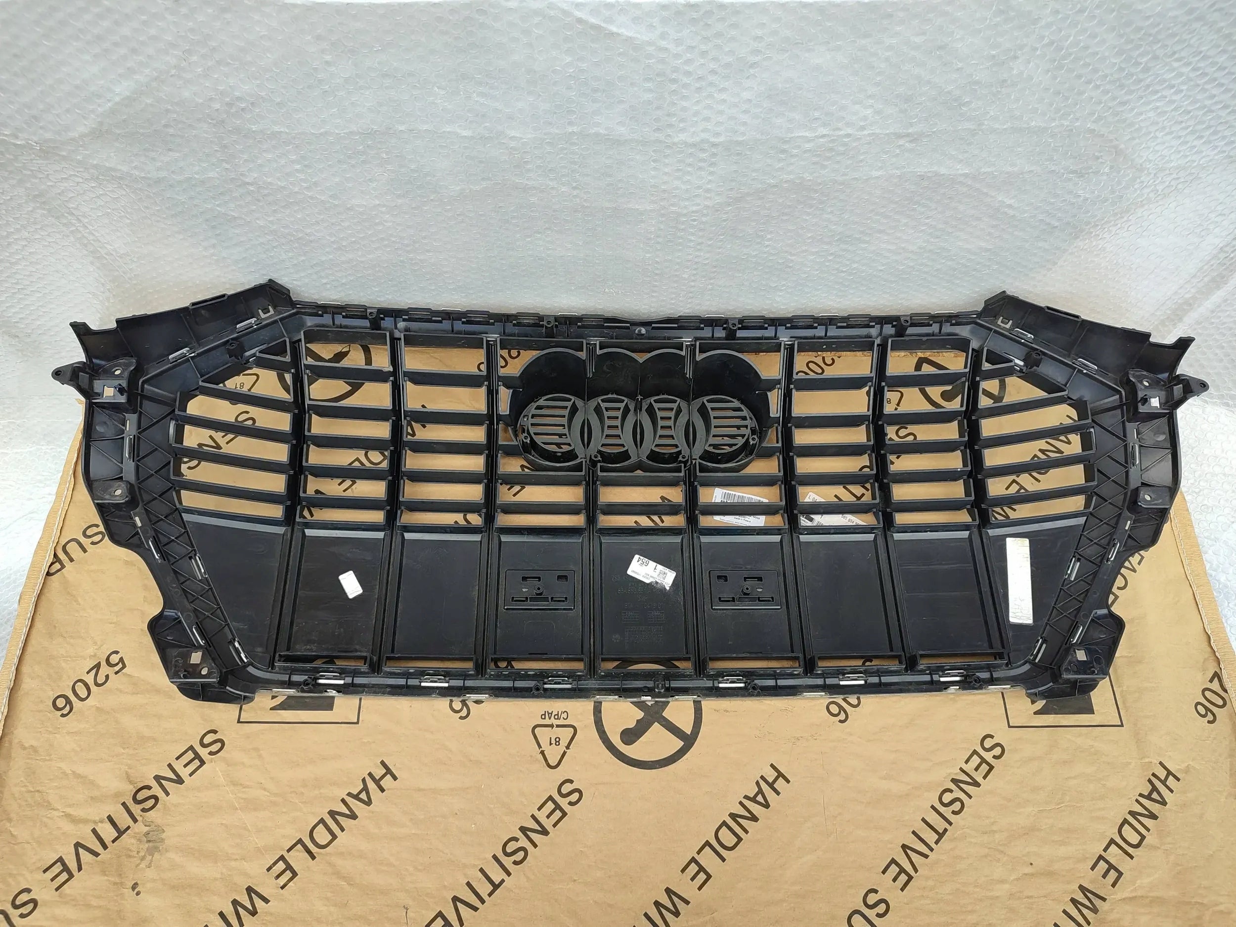 Kühlergrill Audi A8 Q3 FRONTGRILL 83A853651A8 Kühlergitter