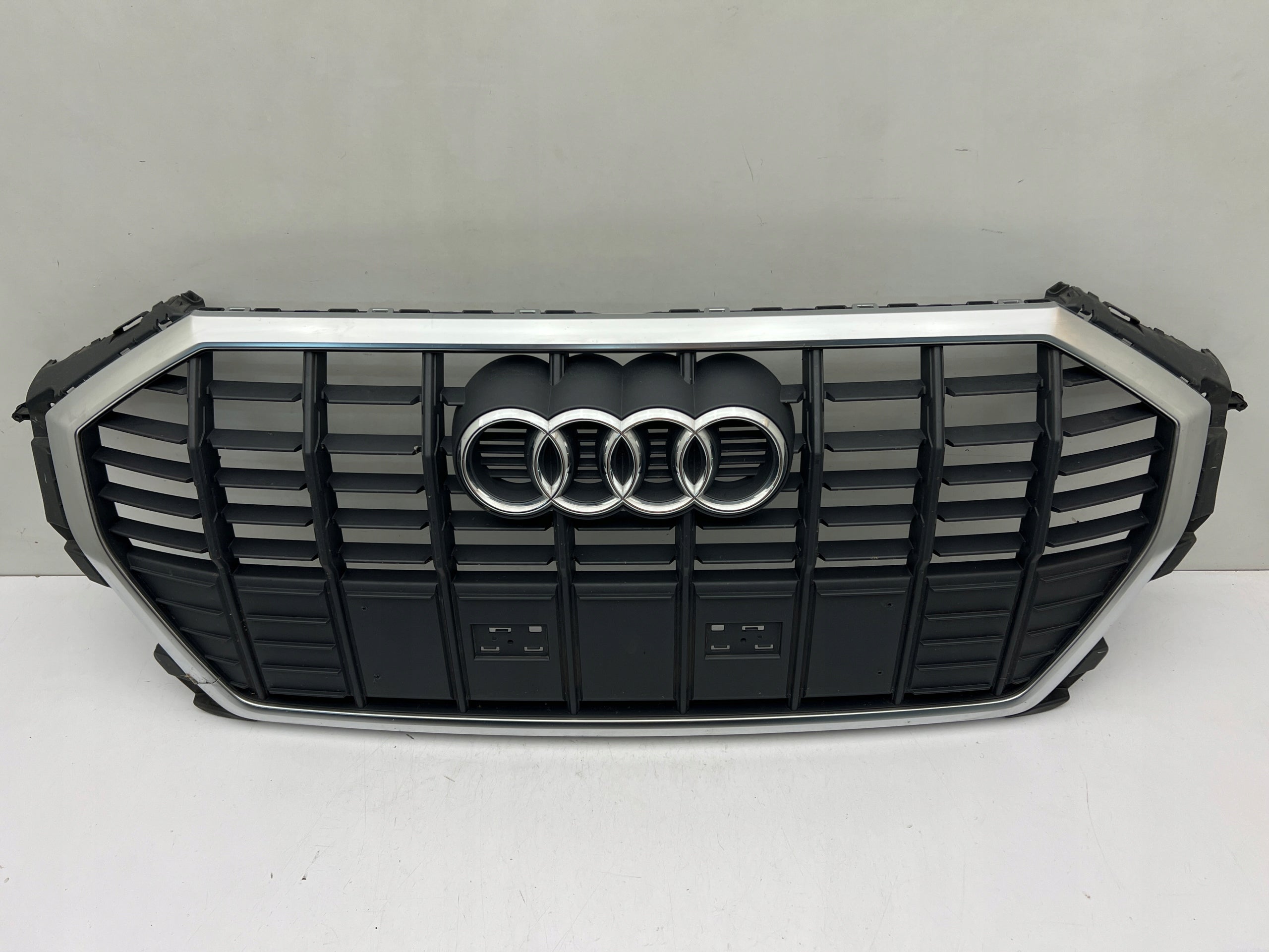 Kühlergrill Audi Q3 A8 FRONTGRILL 83A853651A8 Kühlergitter