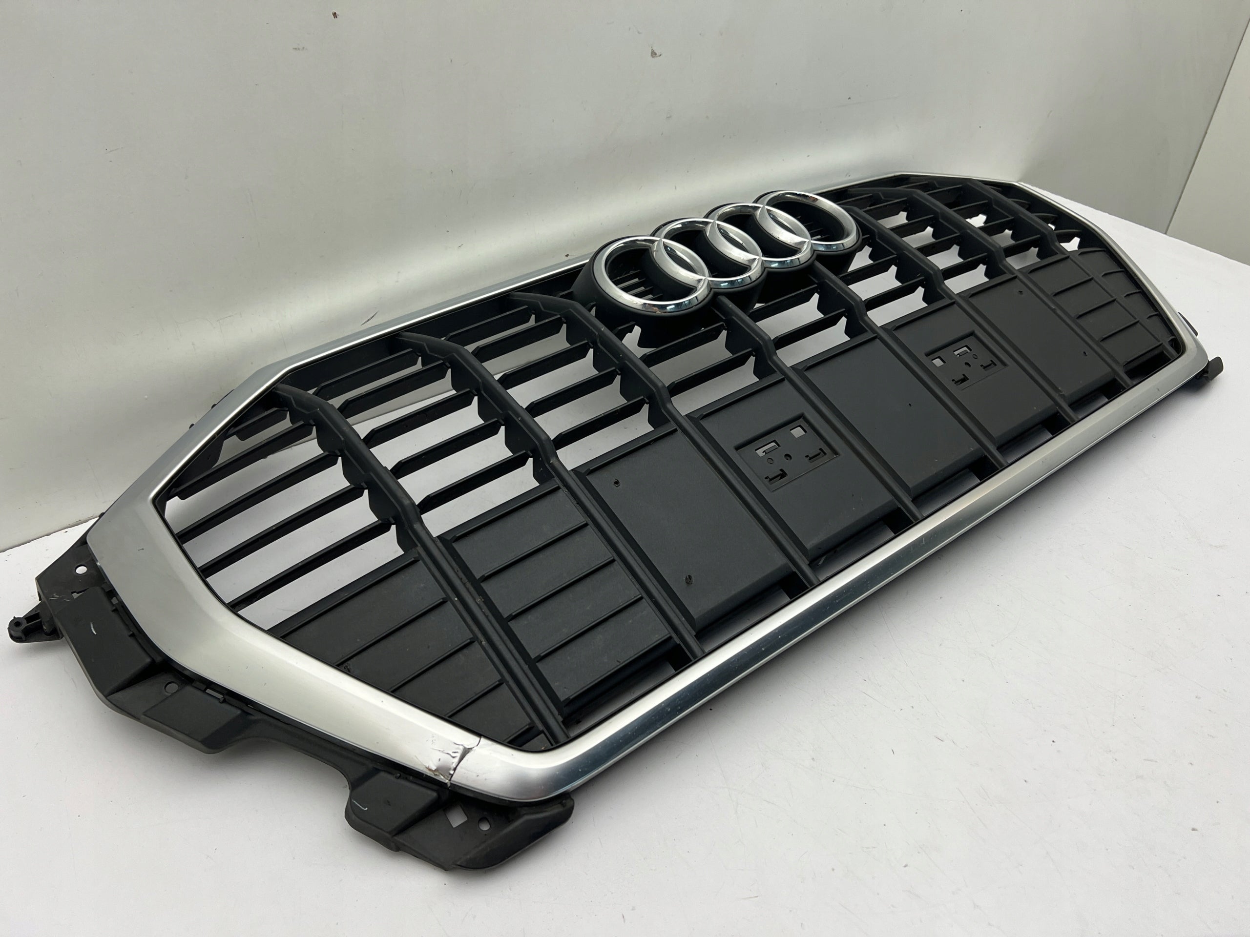 Kühlergrill Audi Q3 A8 FRONTGRILL 83A853651A8 Kühlergitter