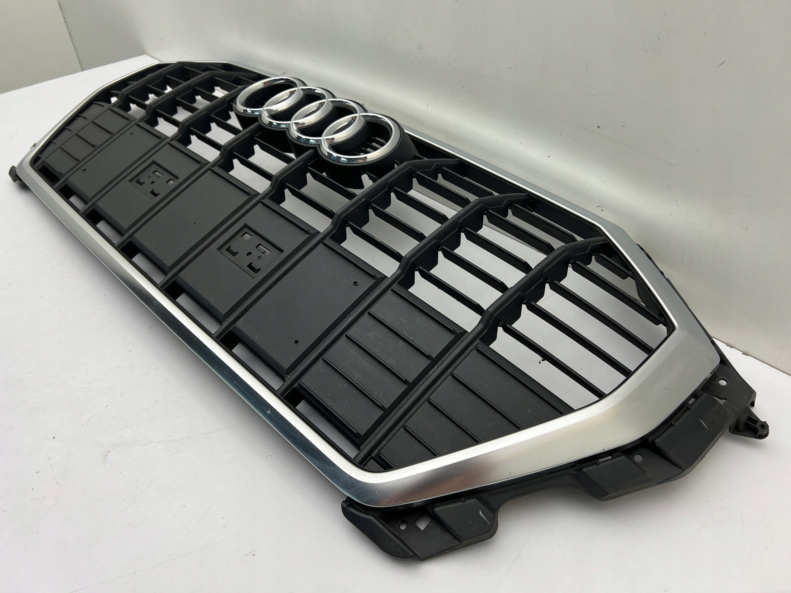 Kühlergrill Audi Q3 A8 FRONTGRILL 83A853651A8 Kühlergitter