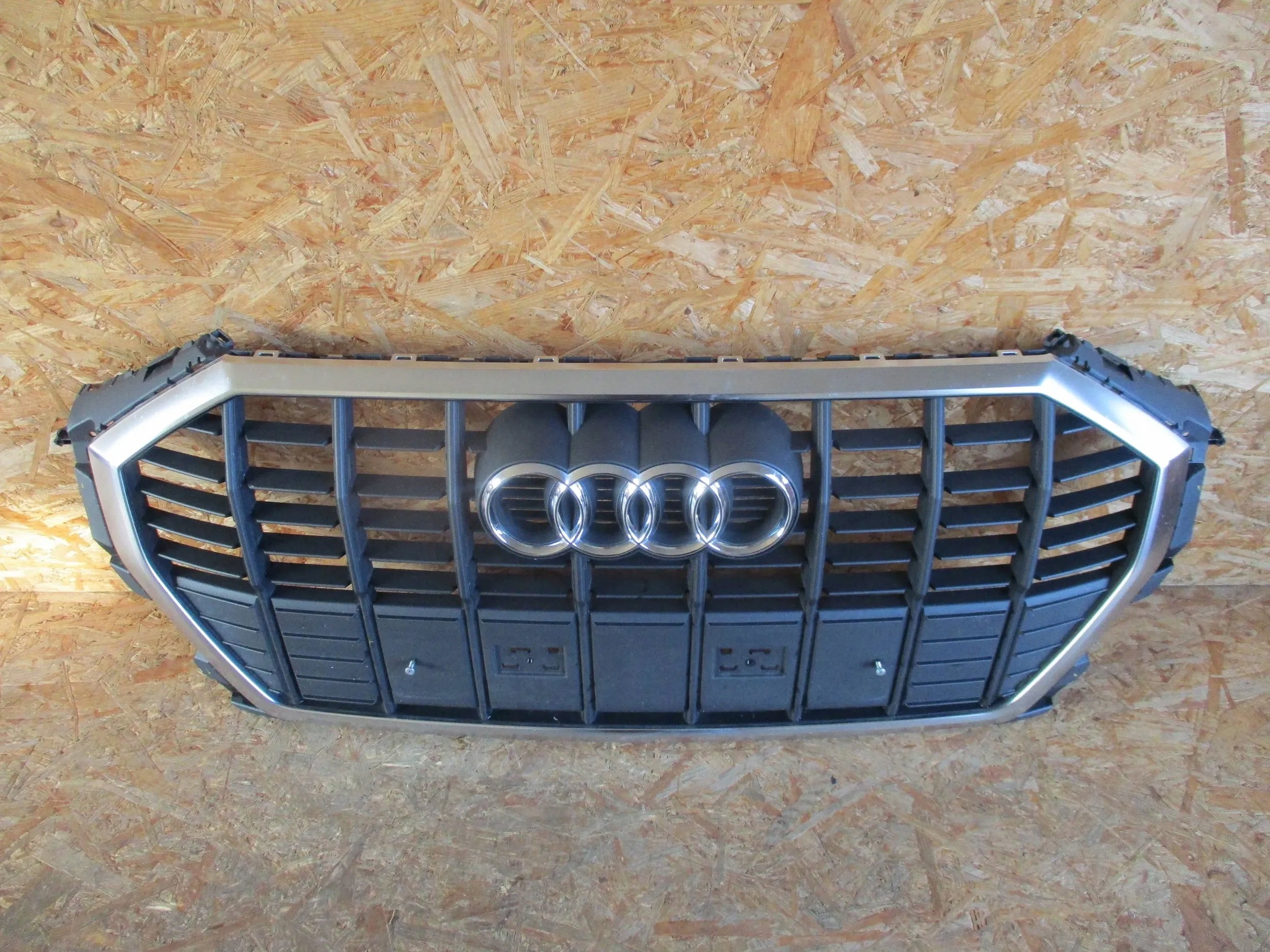 Kühlergrill Audi A8 Q3 83A FRONTGRILL 83A853651A Kühlergitter