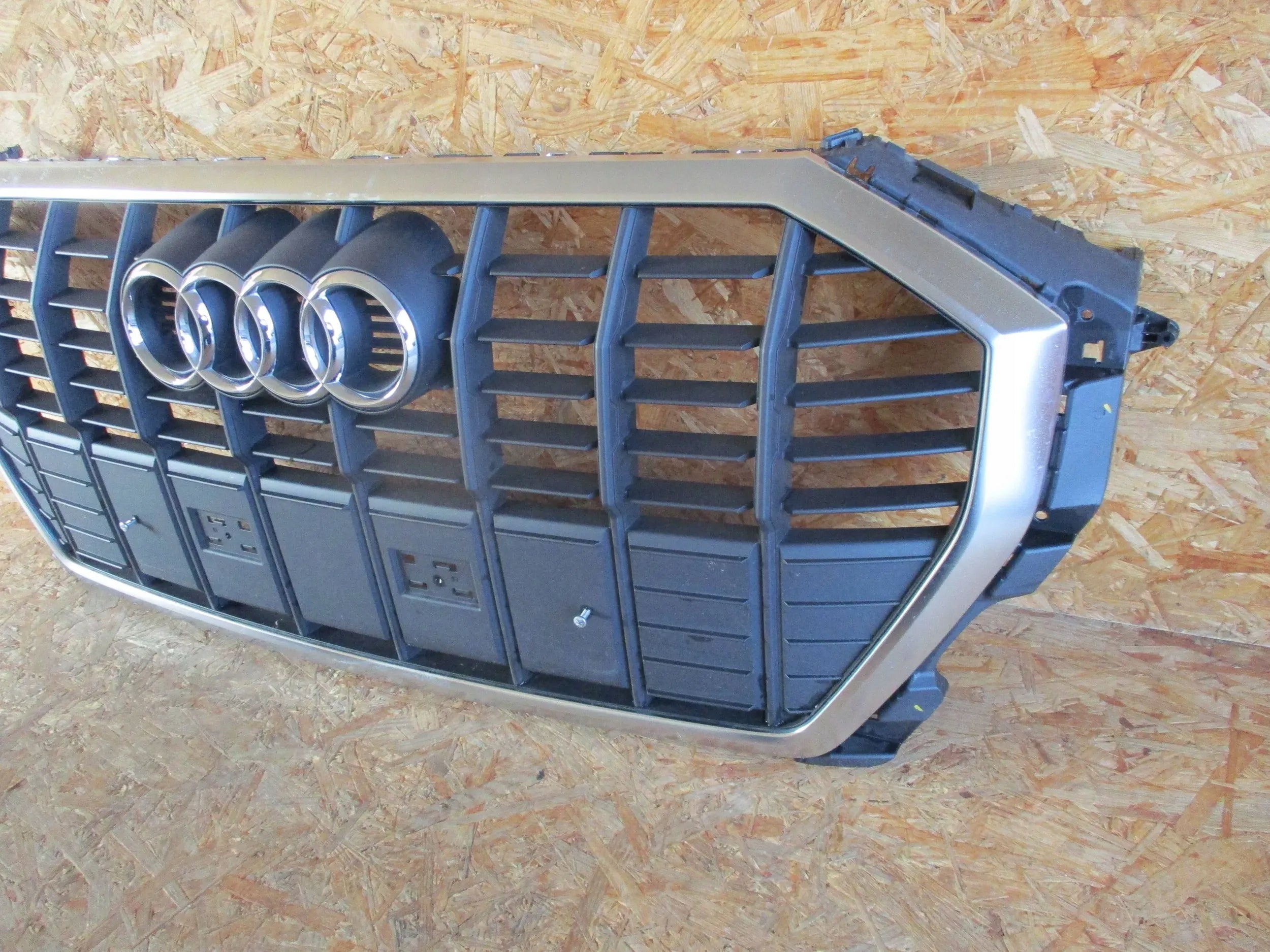 Kühlergrill Audi A8 Q3 83A FRONTGRILL 83A853651A Kühlergitter