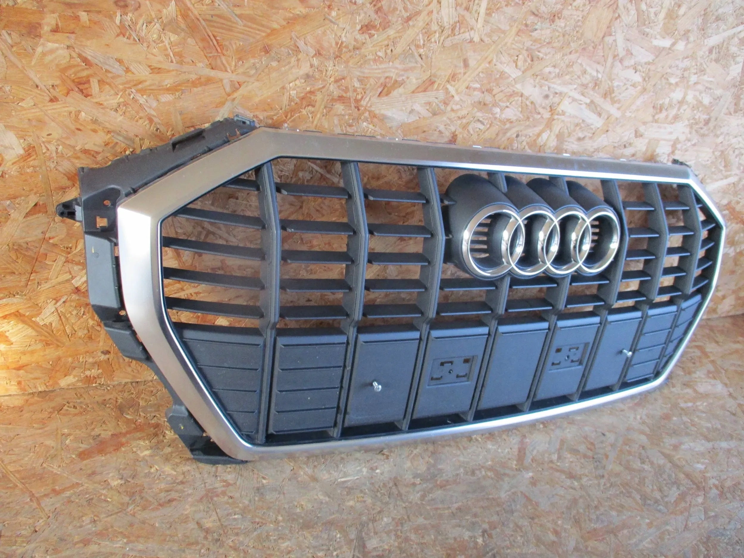 Kühlergrill Audi A8 Q3 83A FRONTGRILL 83A853651A Kühlergitter