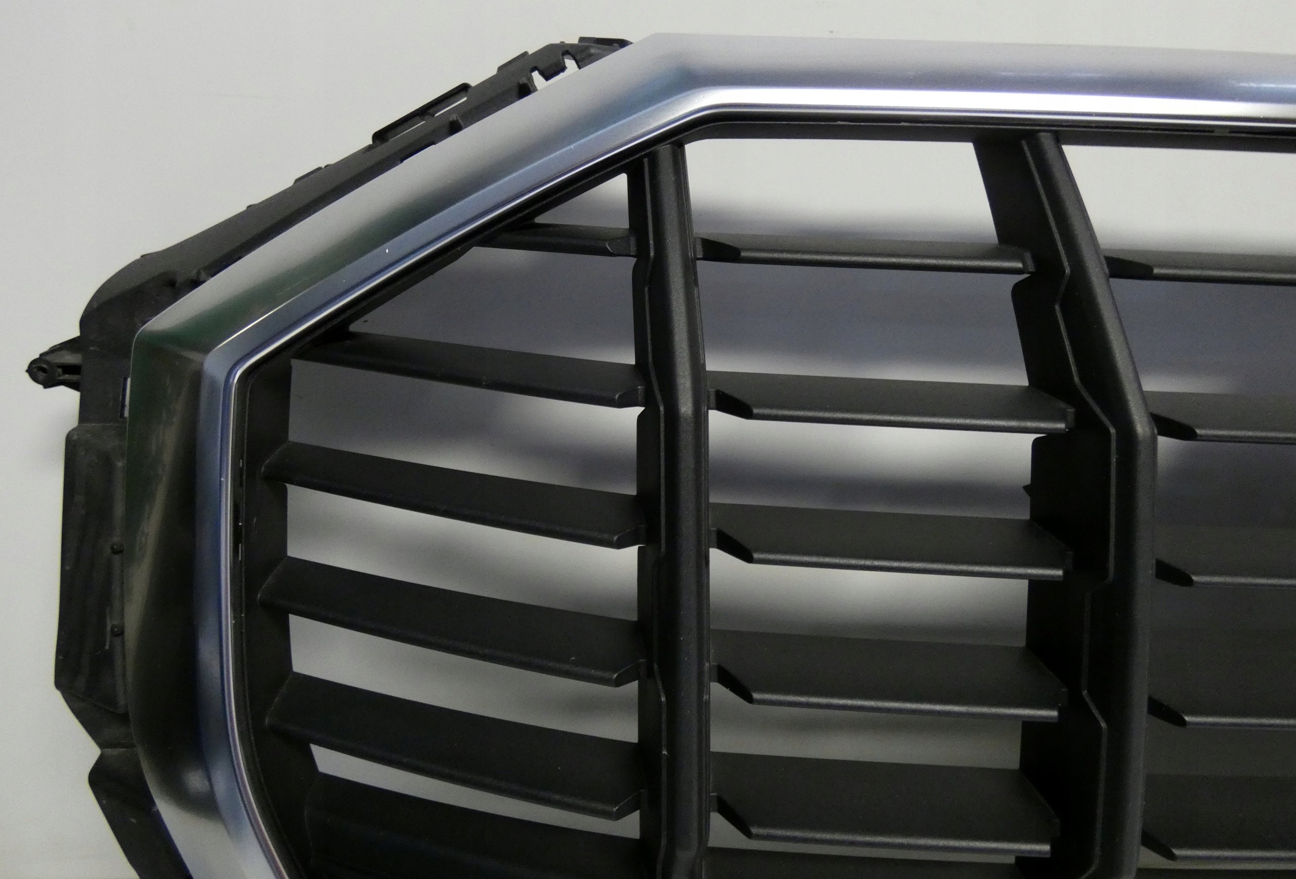 Kühlergrill Audi A8 Q3 FRONTGRILL 83A853651A Kühlergitter