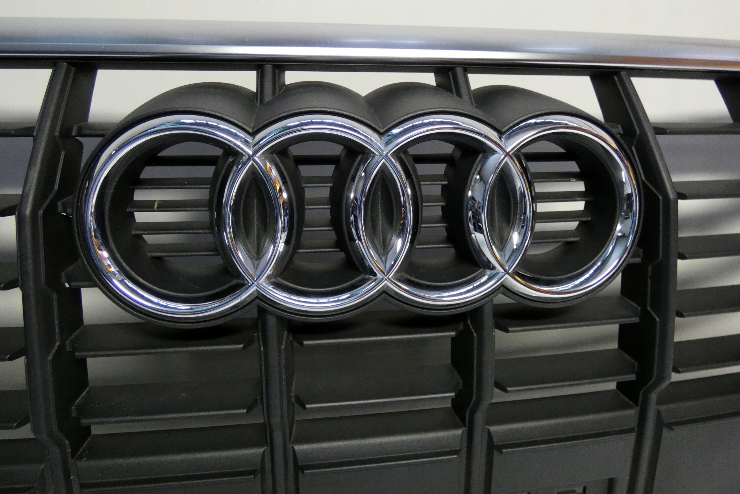 Kühlergrill Audi A8 Q3 FRONTGRILL 83A853651A Kühlergitter