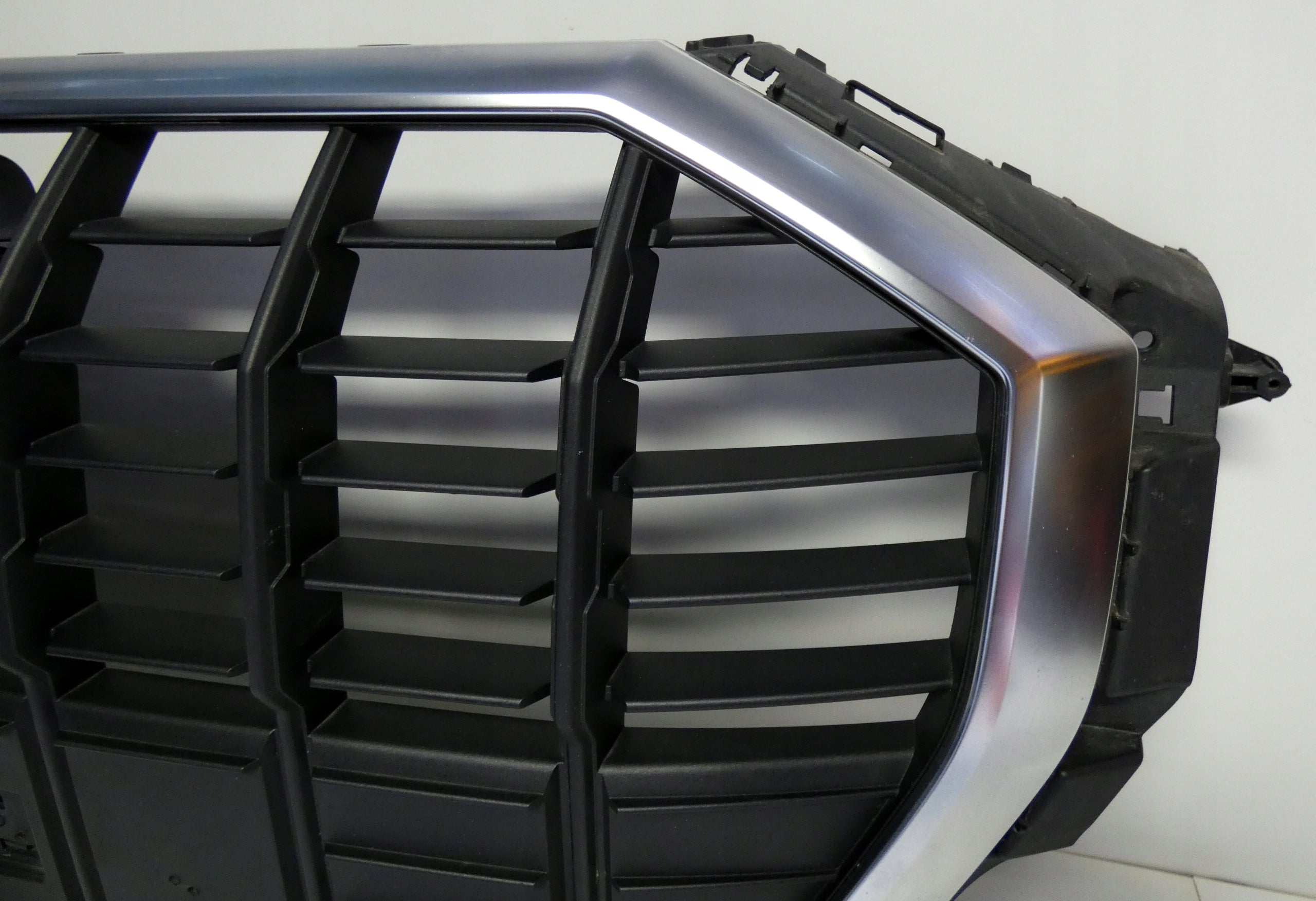 Kühlergrill Audi A8 Q3 FRONTGRILL 83A853651A Kühlergitter