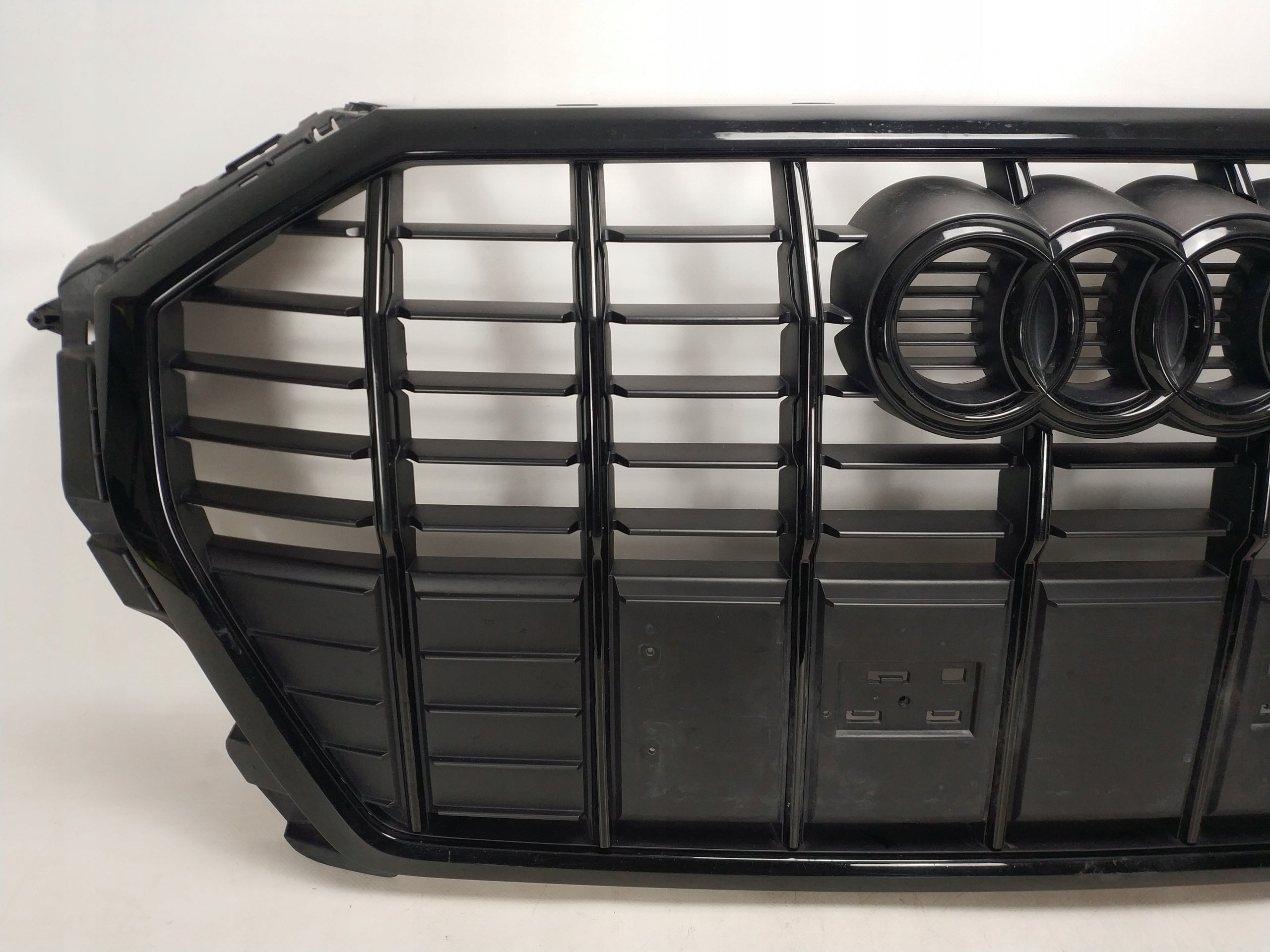 Kühlergrill Audi A8 Q3 FRONTGRILL 83A853651 Kühlergitter