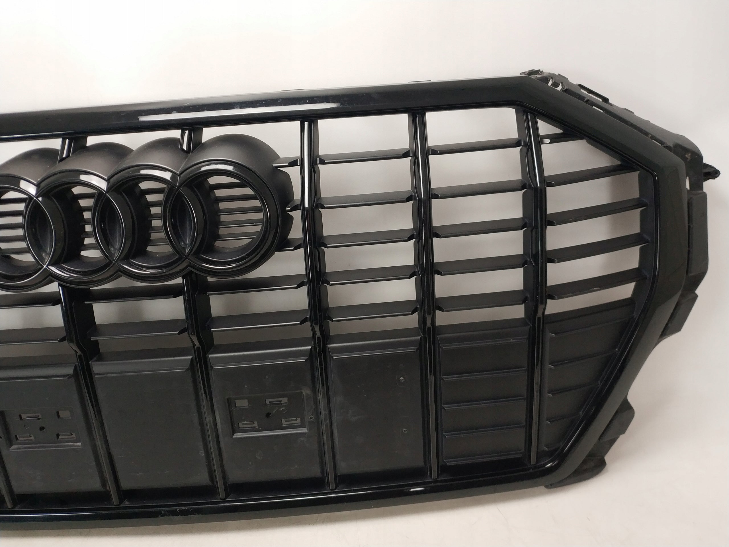 Kühlergrill Audi A8 Q3 FRONTGRILL 83A853651 Kühlergitter