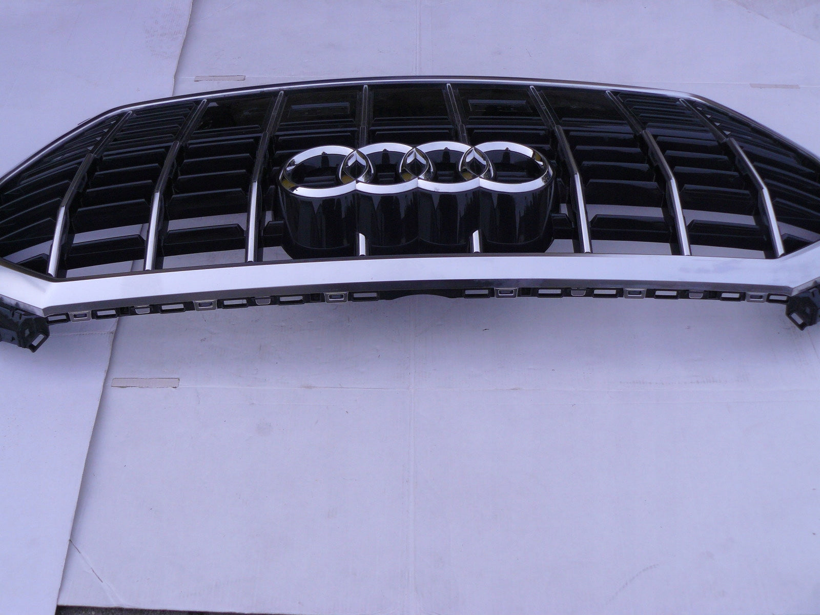 Kühlergrill Audi A8 Q3 FRONTGRILL 83A853651C Kühlergitter