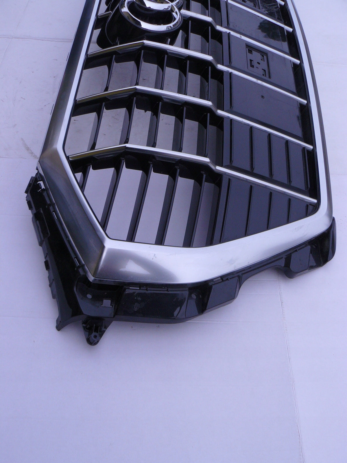 Kühlergrill Audi A8 Q3 FRONTGRILL 83A853651C Kühlergitter