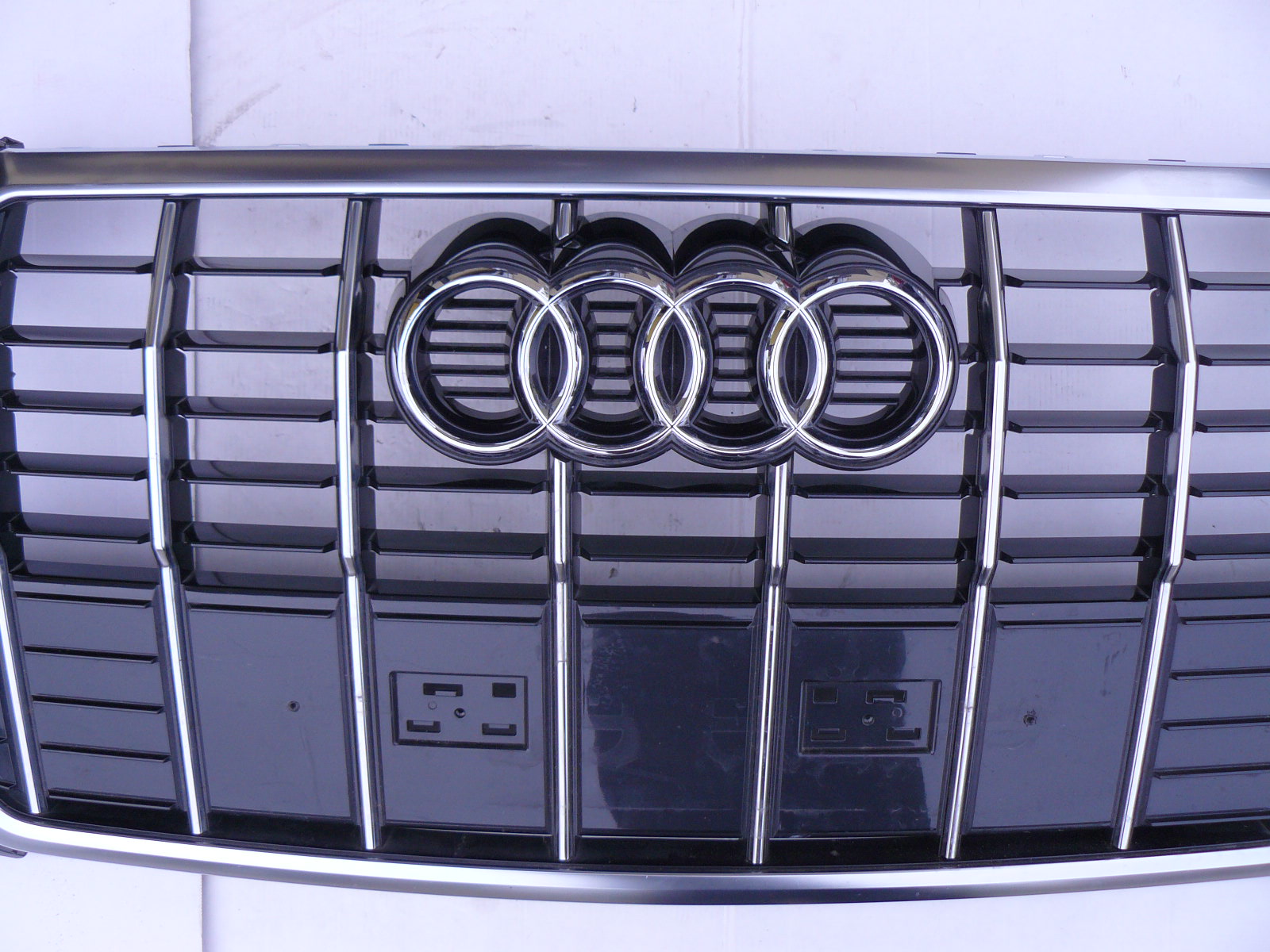 Kühlergrill Audi A8 Q3 FRONTGRILL 83A853651C Kühlergitter