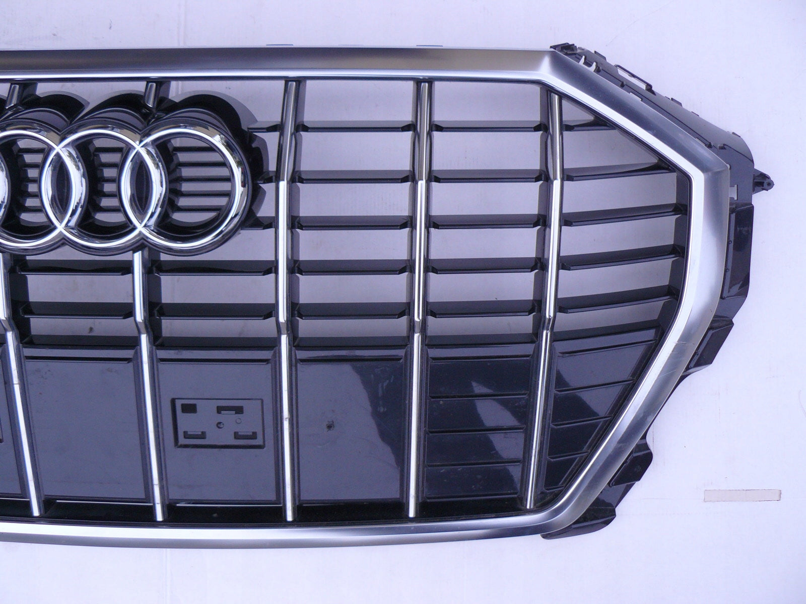 Kühlergrill Audi A8 Q3 FRONTGRILL 83A853651C Kühlergitter