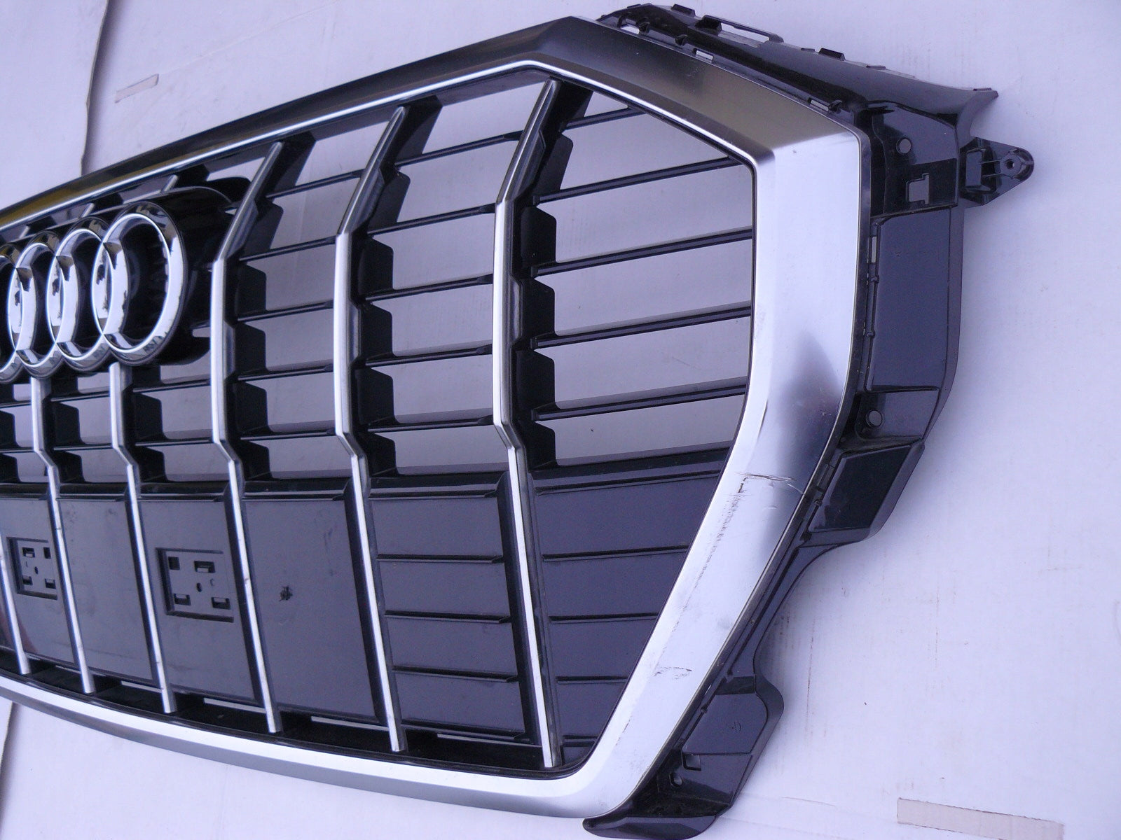 Kühlergrill Audi A8 Q3 FRONTGRILL 83A853651C Kühlergitter