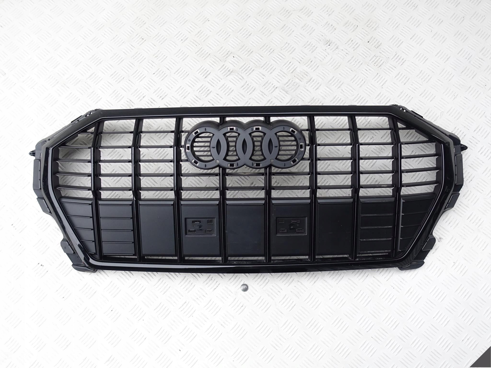 Kühlergrill Audi A8 Q3 FRONTGRILL 83A853651Bg Kühlergitter