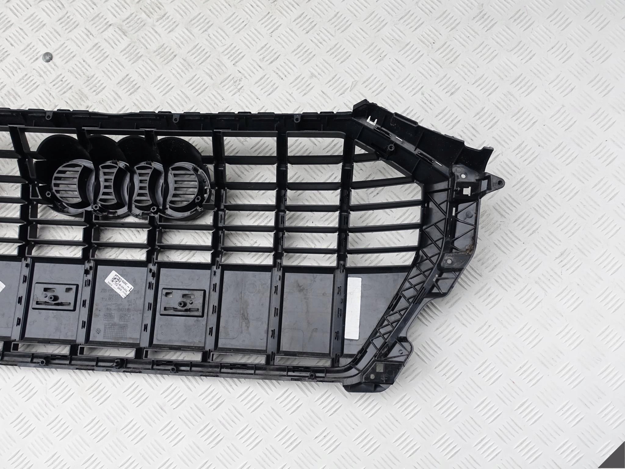 Kühlergrill Audi A8 Q3 FRONTGRILL 83A853651Bg Kühlergitter