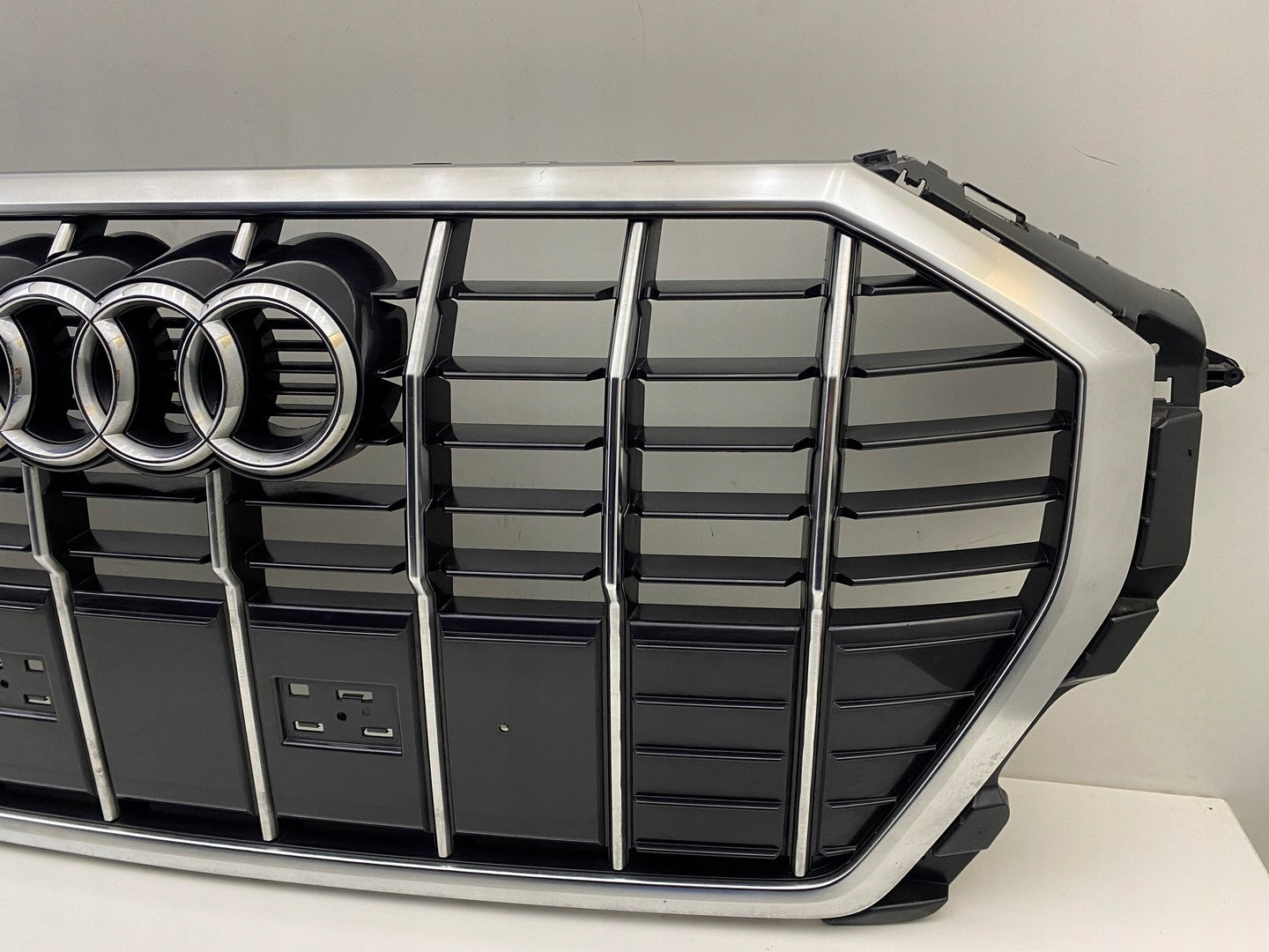 Kühlergrill Audi A8 Q3 83A FRONTGRILL 83A853651CA Kühlergitter