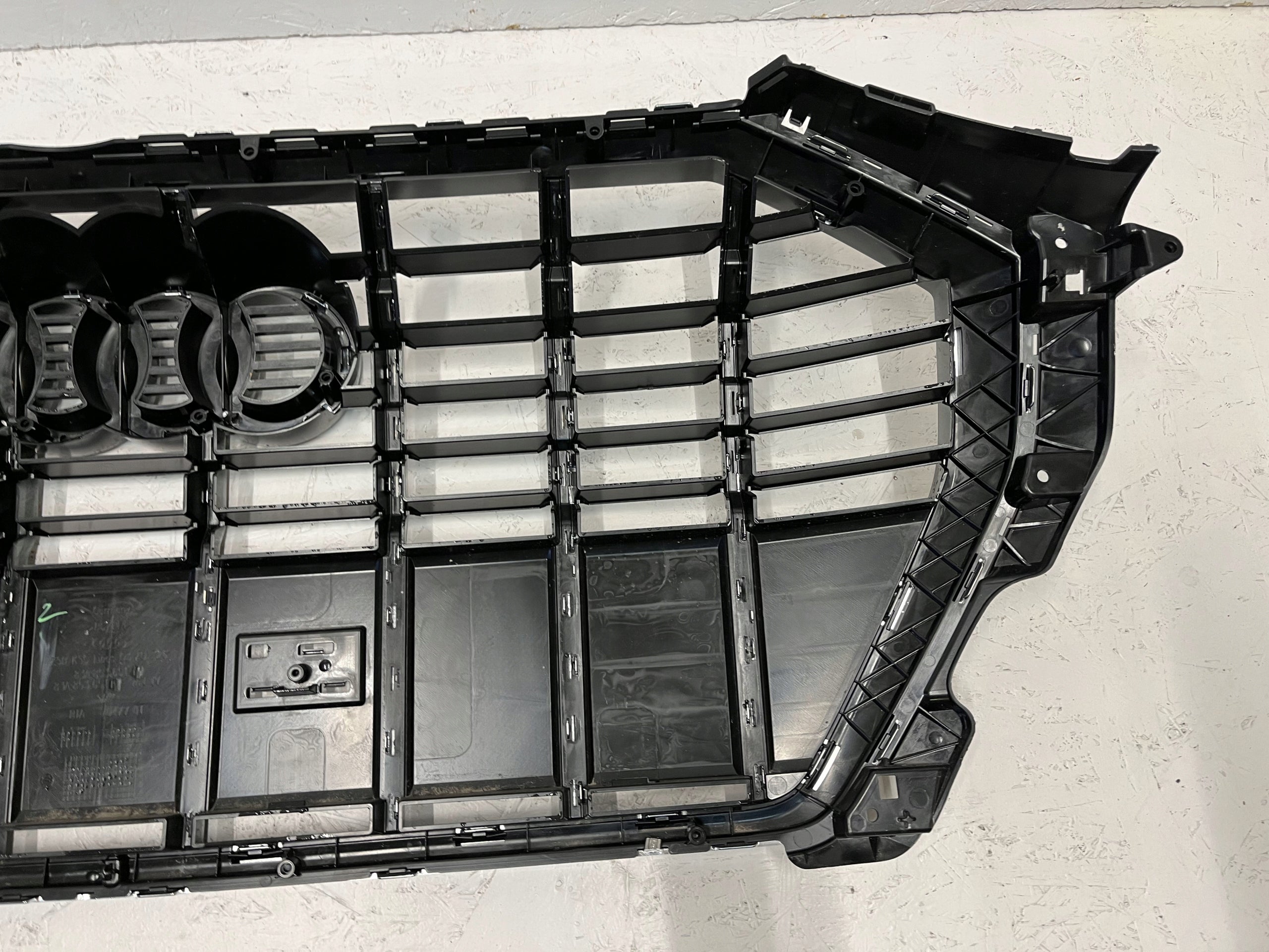 Kühlergrill Audi A8 Q3 FRONTGRILL 83A853651E Kühlergitter