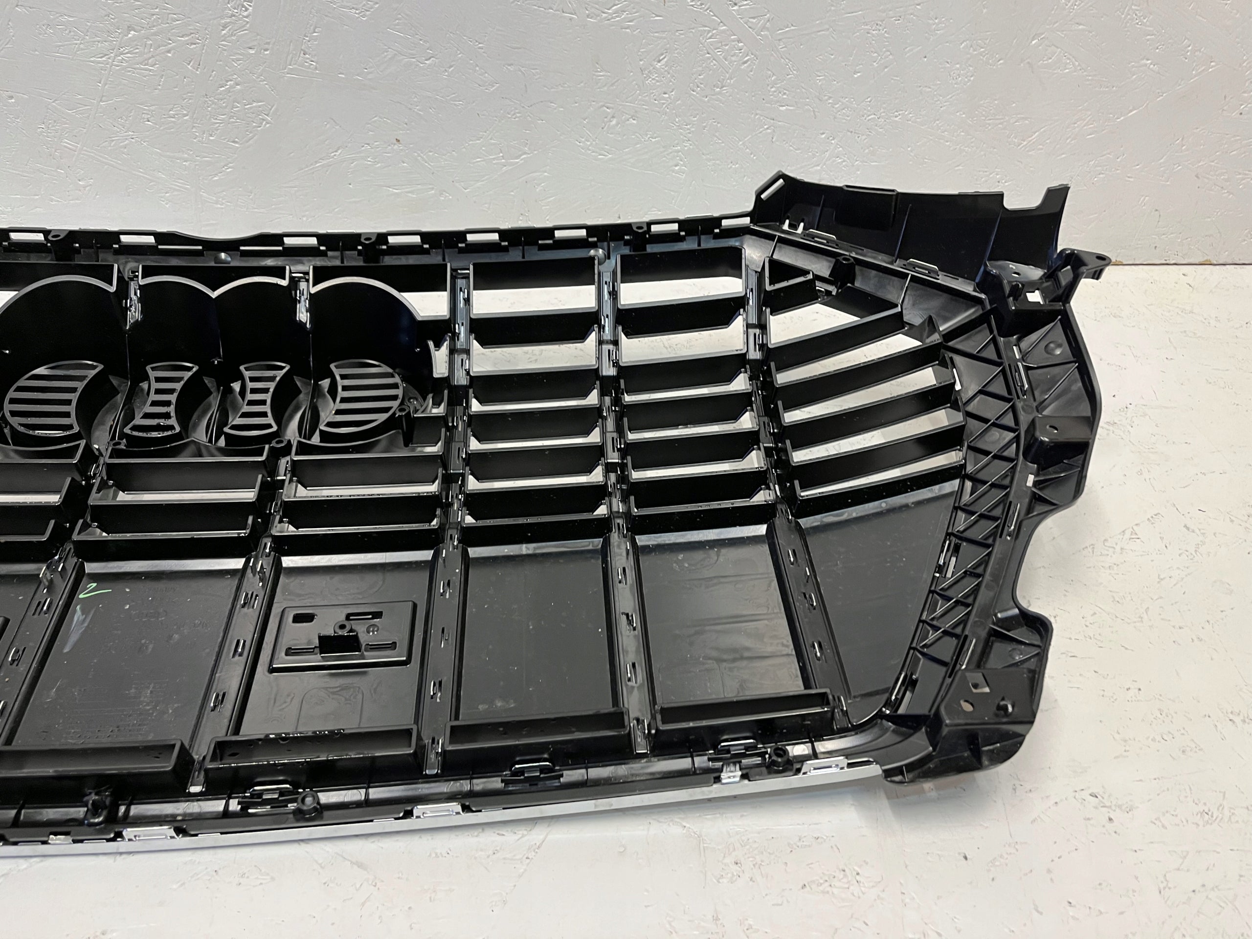 Kühlergrill Audi A8 Q3 FRONTGRILL 83A853651E Kühlergitter