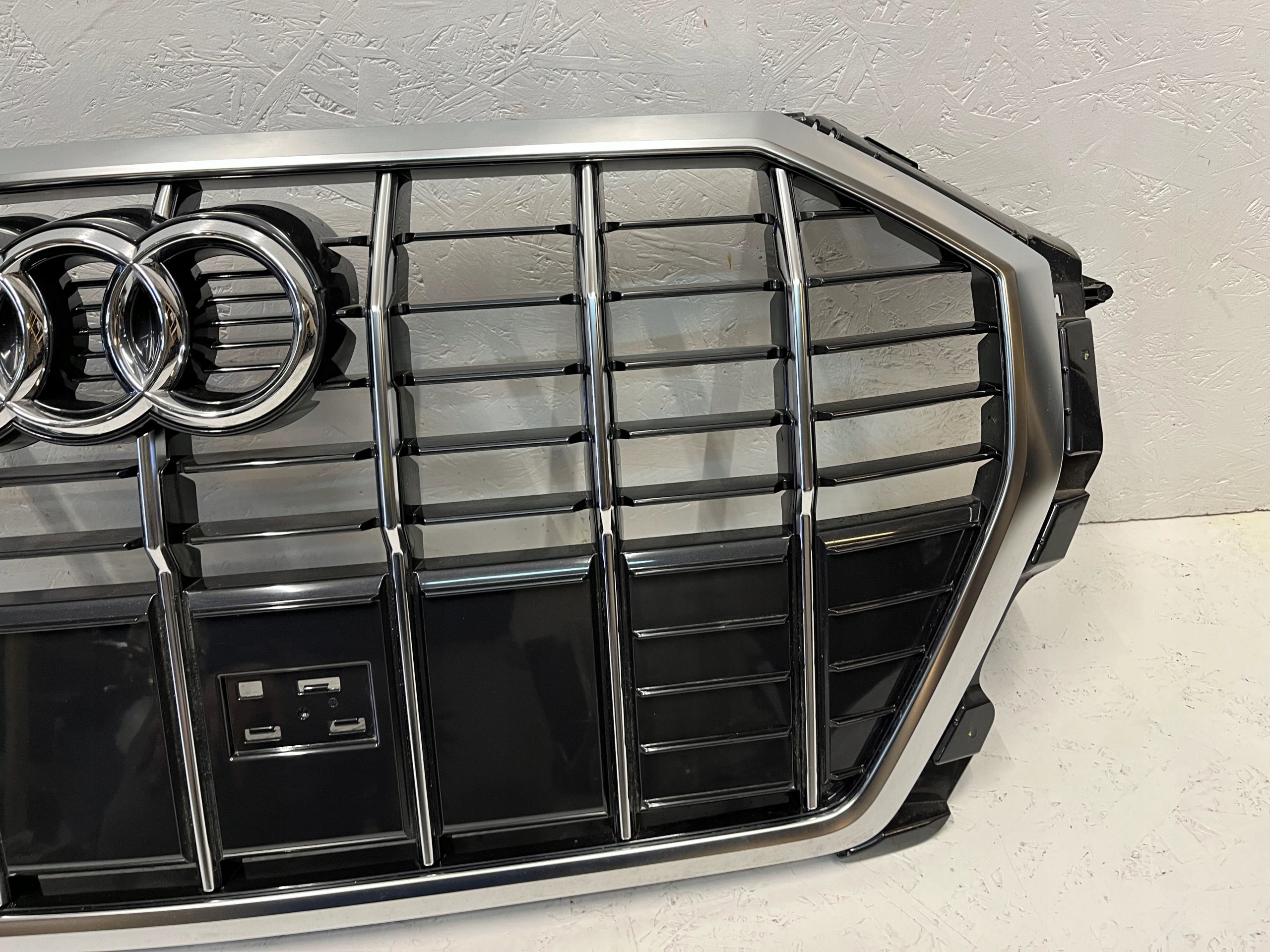 Kühlergrill Audi A8 Q3 FRONTGRILL 83A853651E Kühlergitter