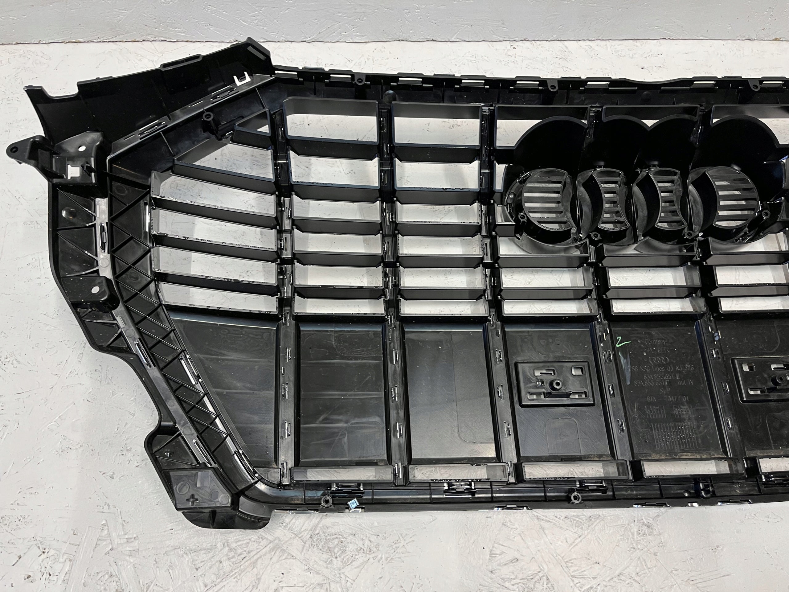 Kühlergrill Audi A8 Q3 FRONTGRILL 83A853651E Kühlergitter