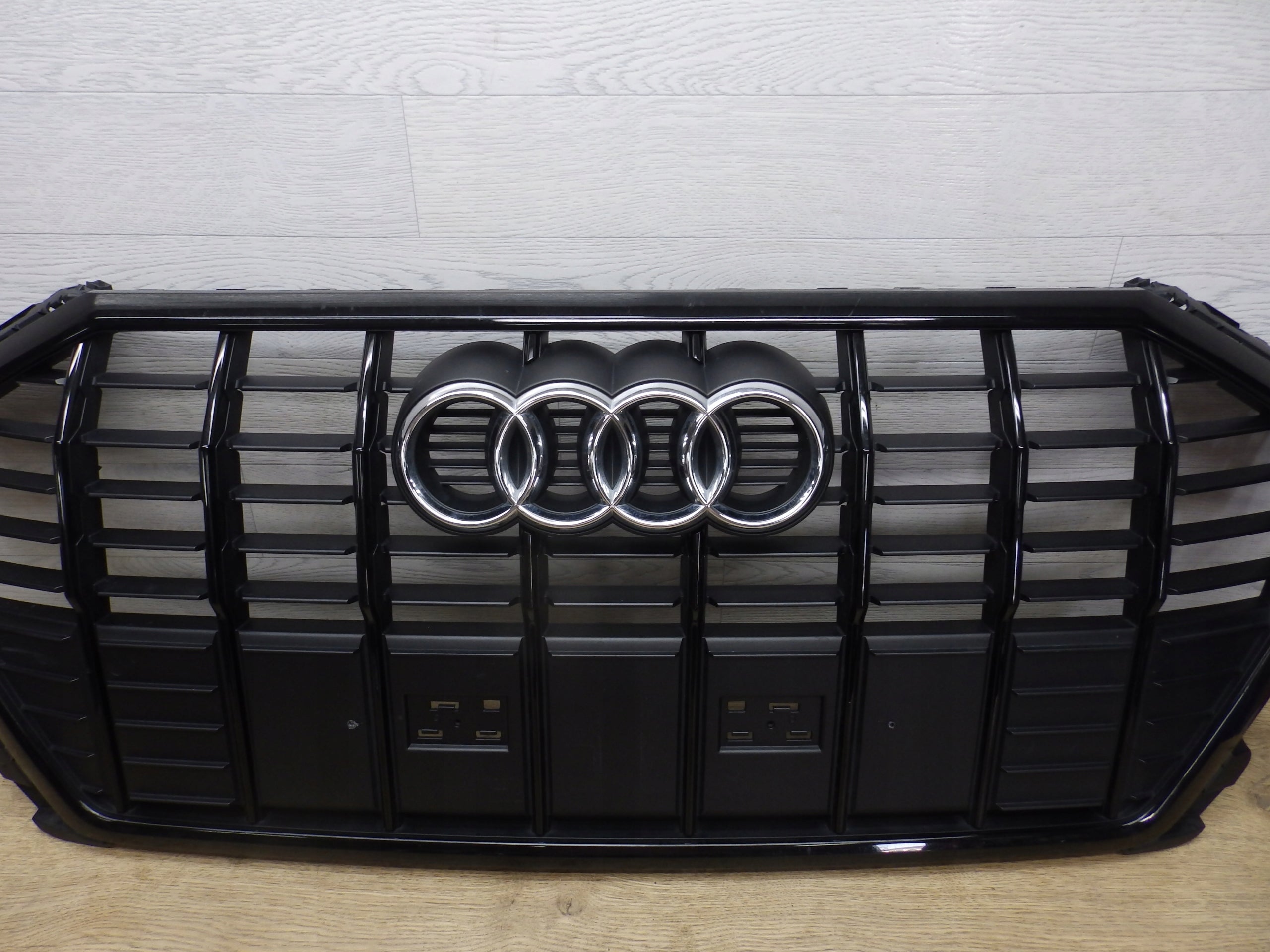 Kühlergrill Audi A8 Q3 FRONTGRILL 83A853651E Kühlergitter