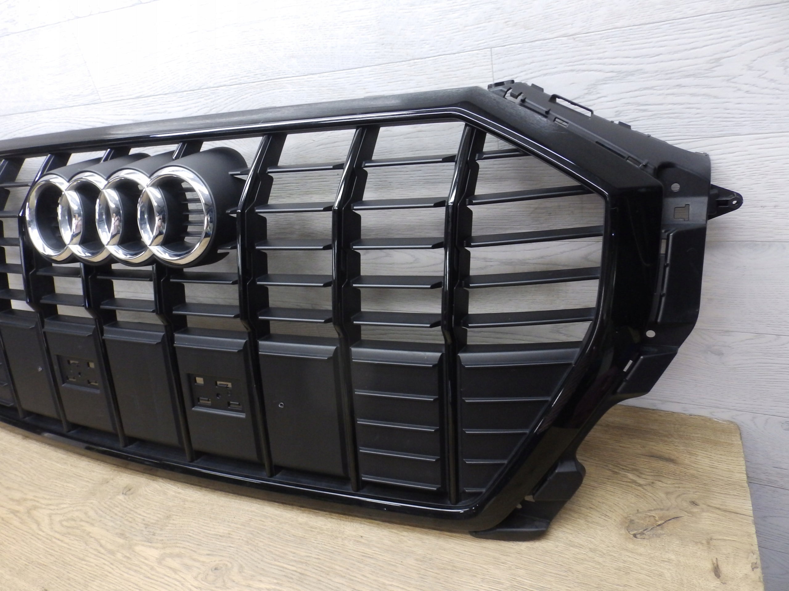 Kühlergrill Audi A8 Q3 FRONTGRILL 83A853651E Kühlergitter