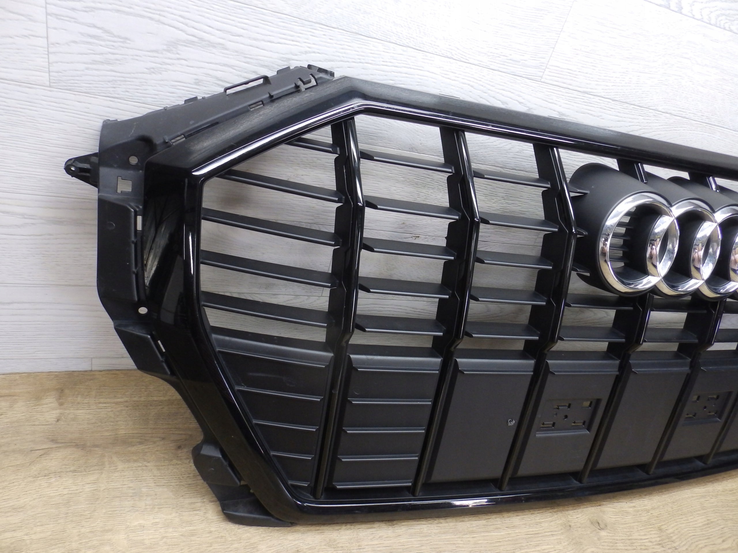 Kühlergrill Audi A8 Q3 FRONTGRILL 83A853651E Kühlergitter