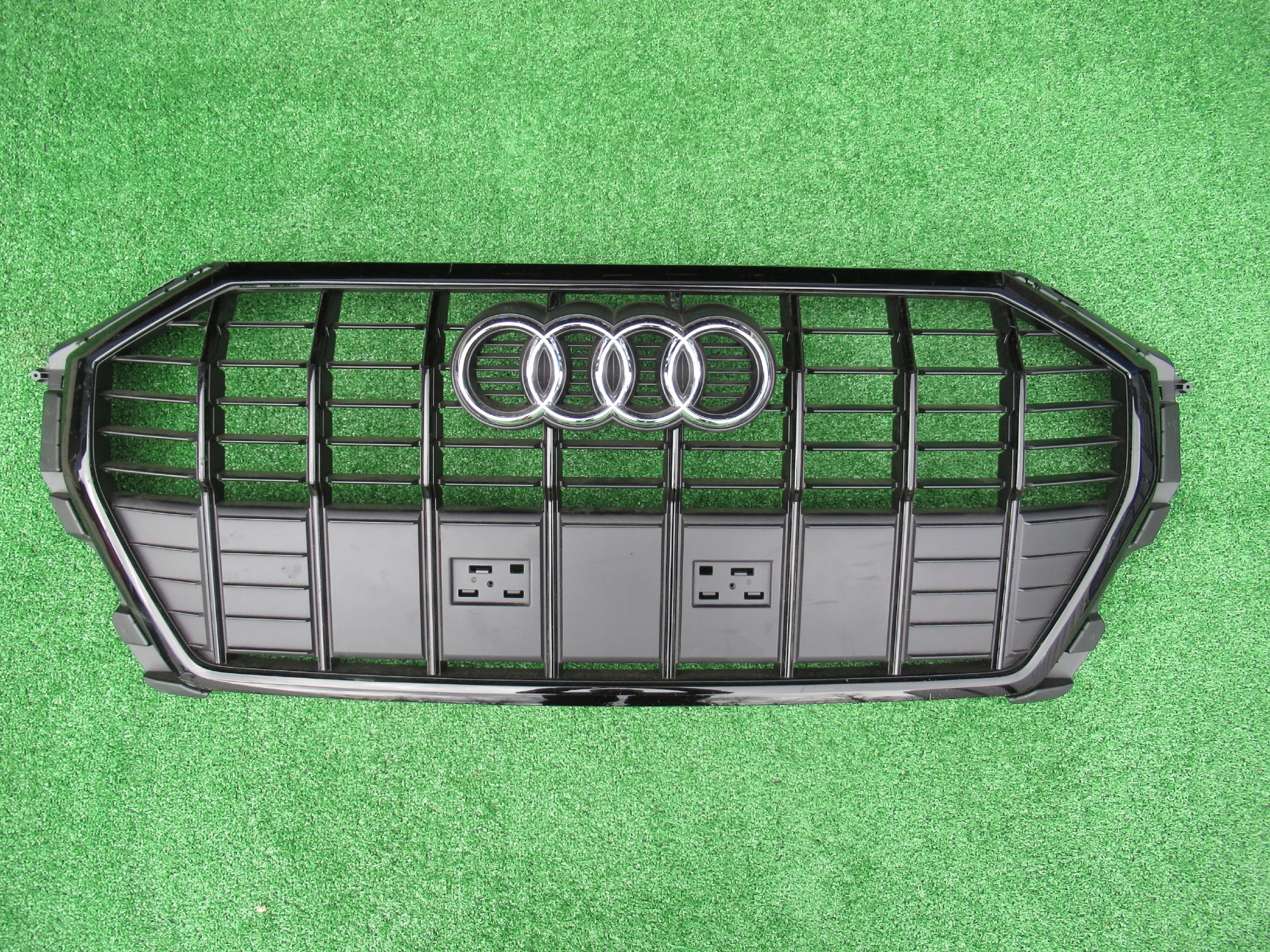  Calandre Audi A8 Q3 83A GRILLE AVANT 83A853651Fa calandre  product image