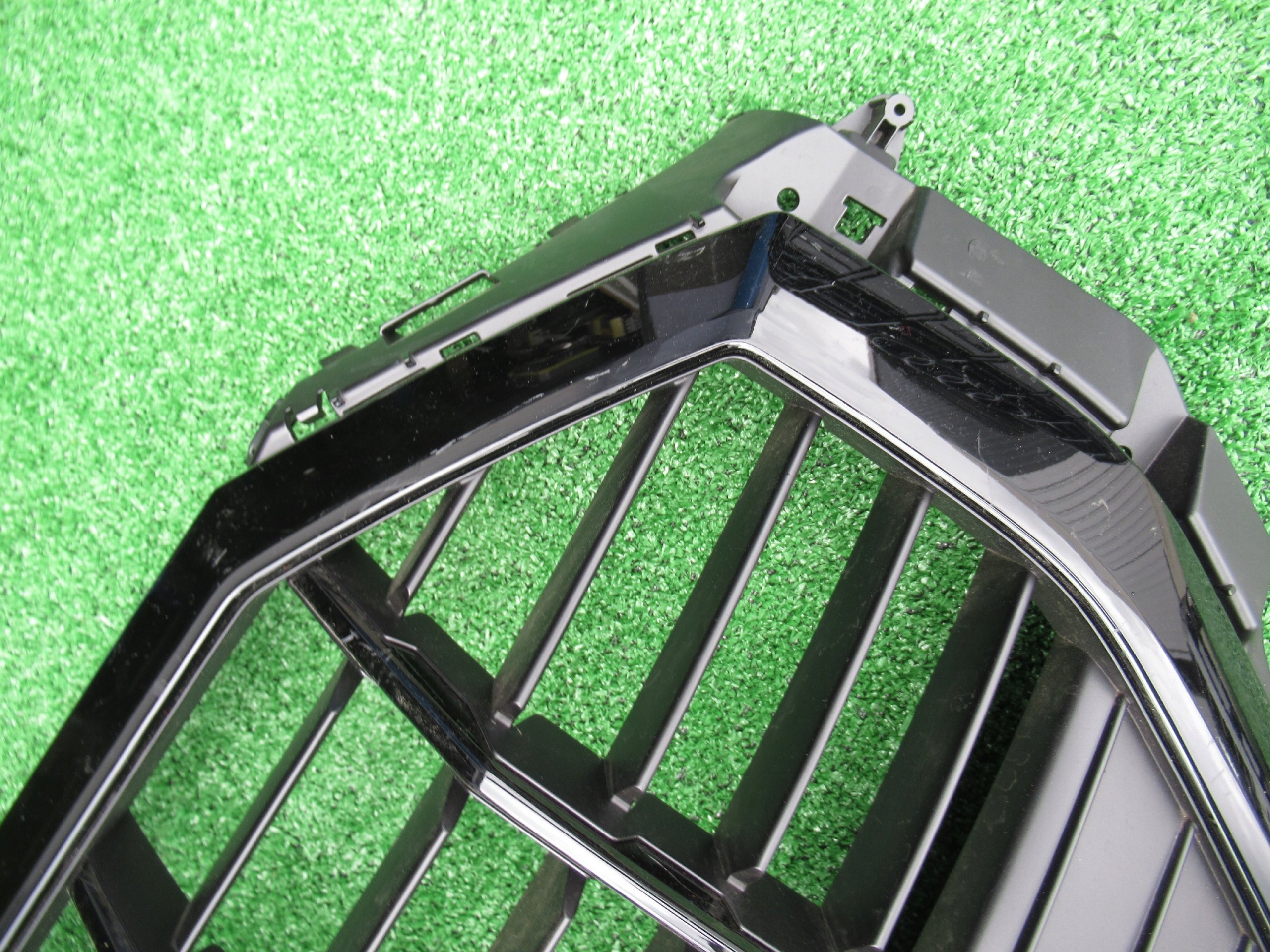 Kühlergrill Audi A8 Q3 83A FRONTGRILL 83A853651Fa Kühlergitter