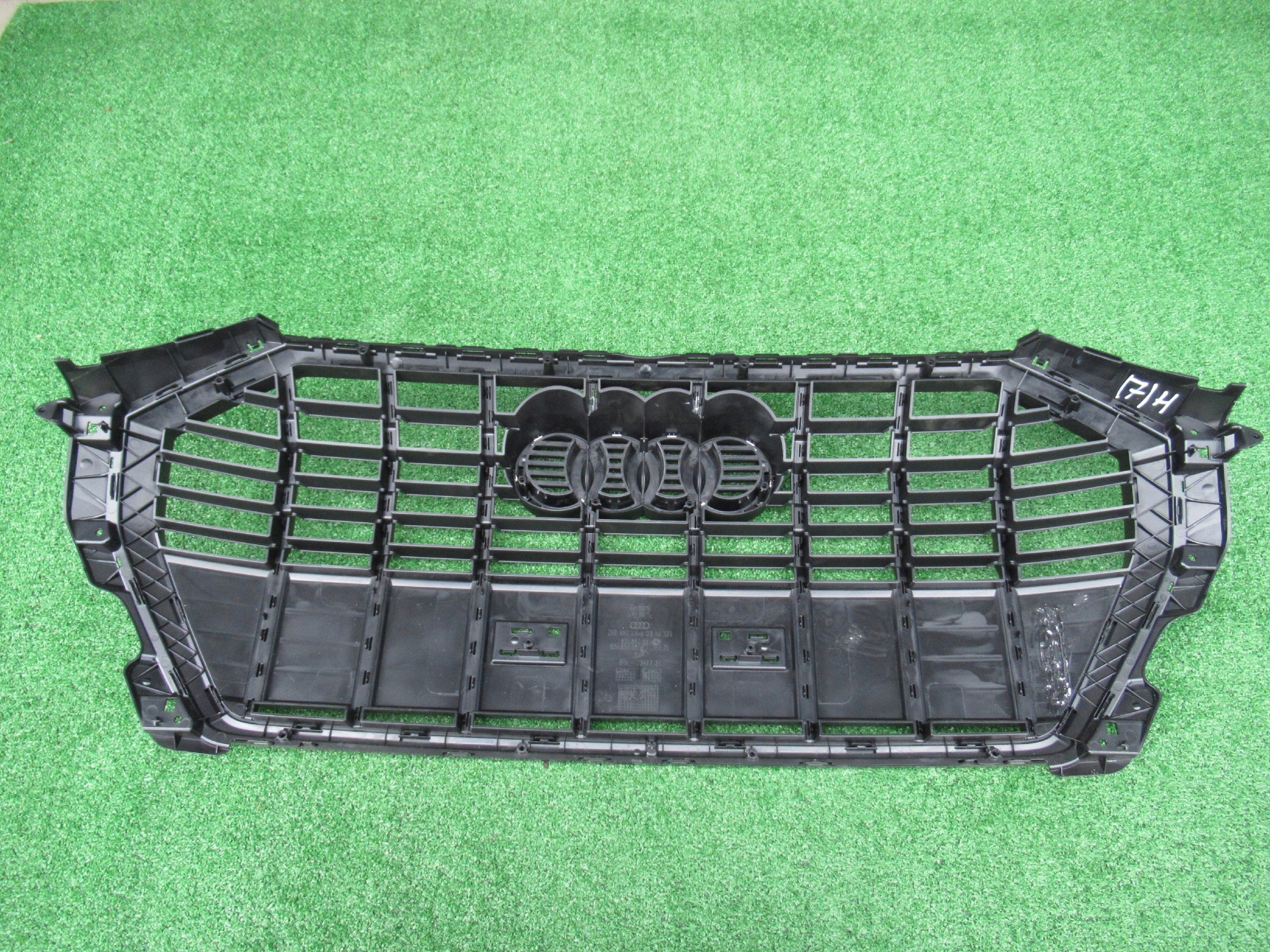 Kühlergrill Audi A8 Q3 83A FRONTGRILL 83A853651Fa Kühlergitter