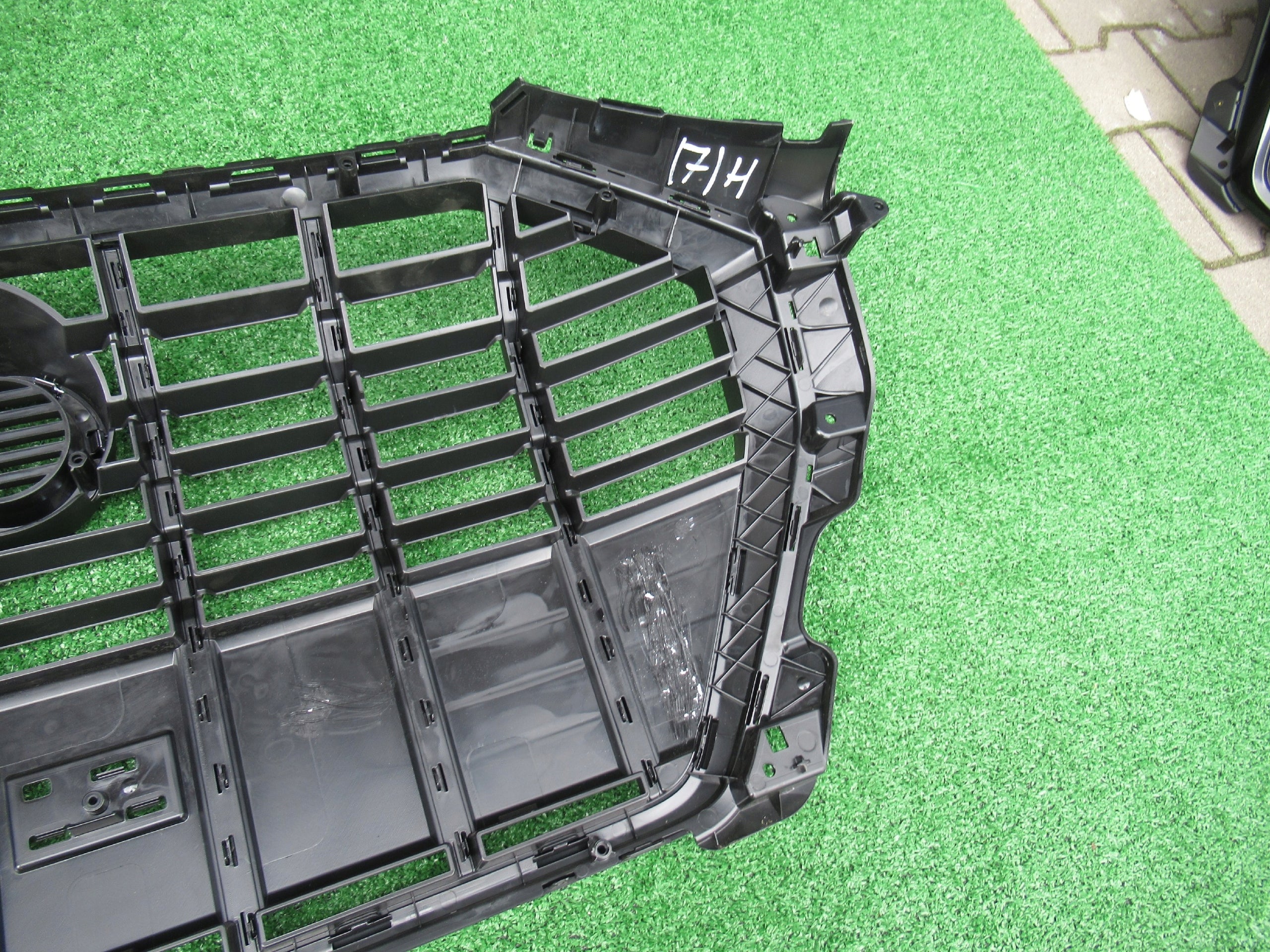 Kühlergrill Audi A8 Q3 83A FRONTGRILL 83A853651Fa Kühlergitter