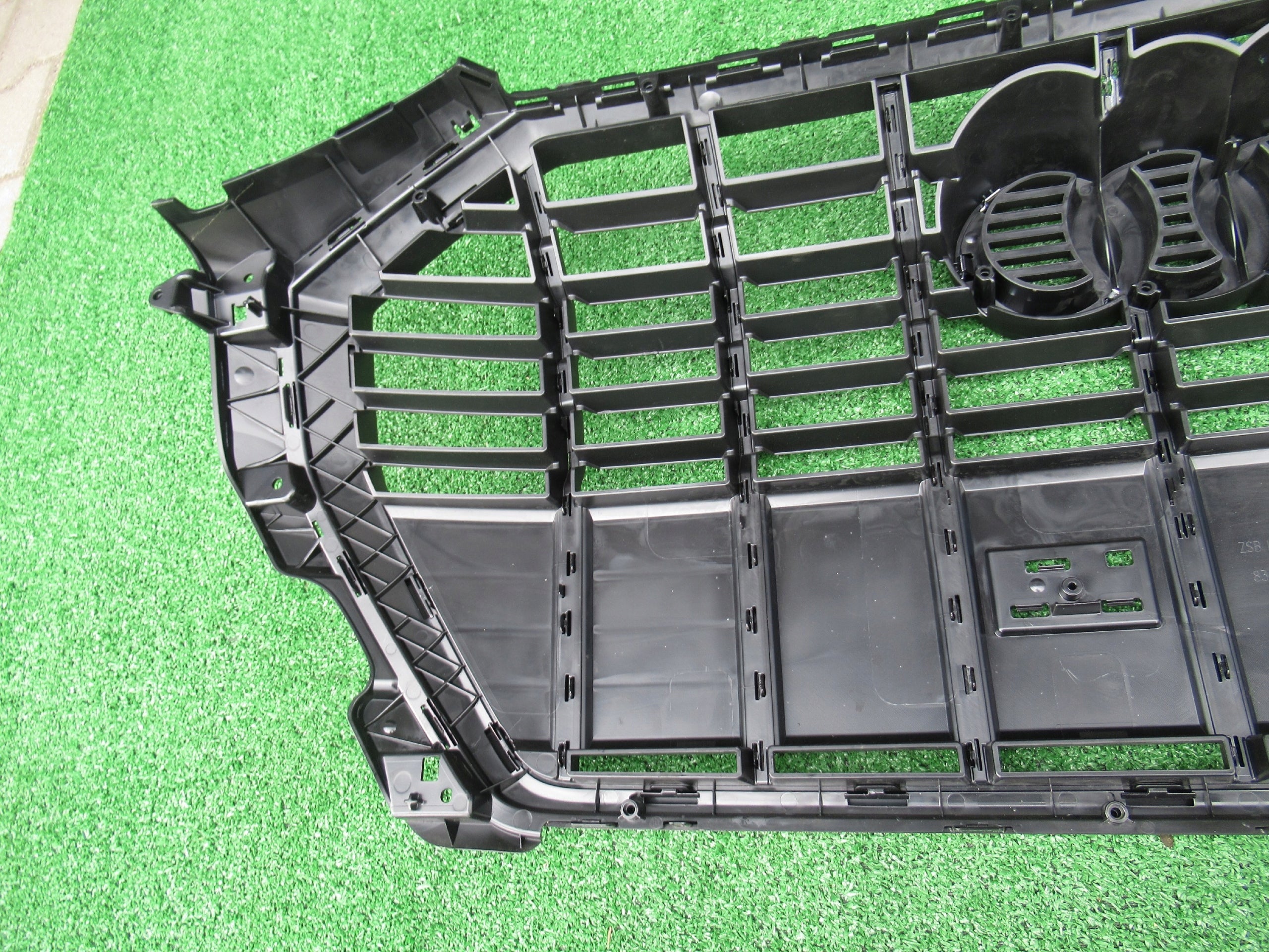 Kühlergrill Audi A8 Q3 83A FRONTGRILL 83A853651Fa Kühlergitter