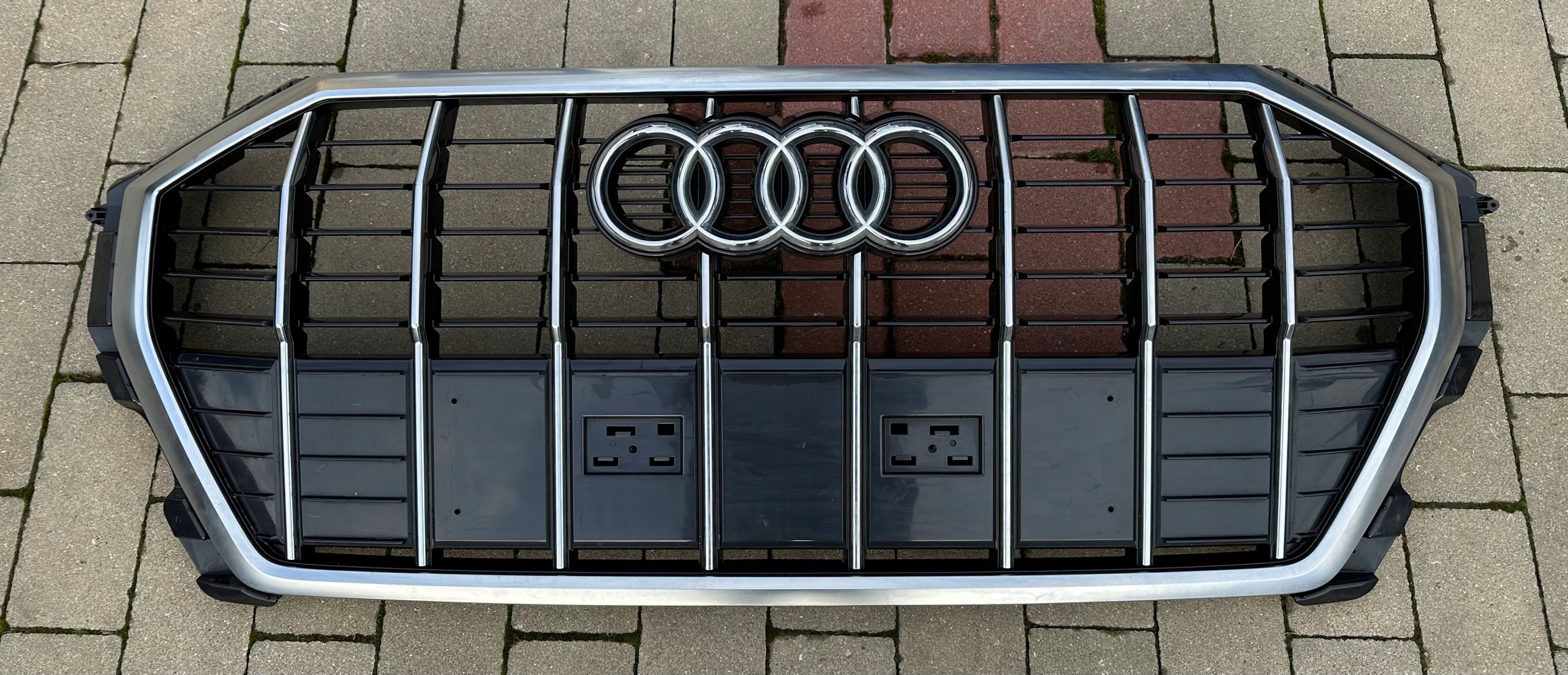 Kühlergrill Audi A8 Q3 FRONTGRILL 83A853651B Kühlergitter