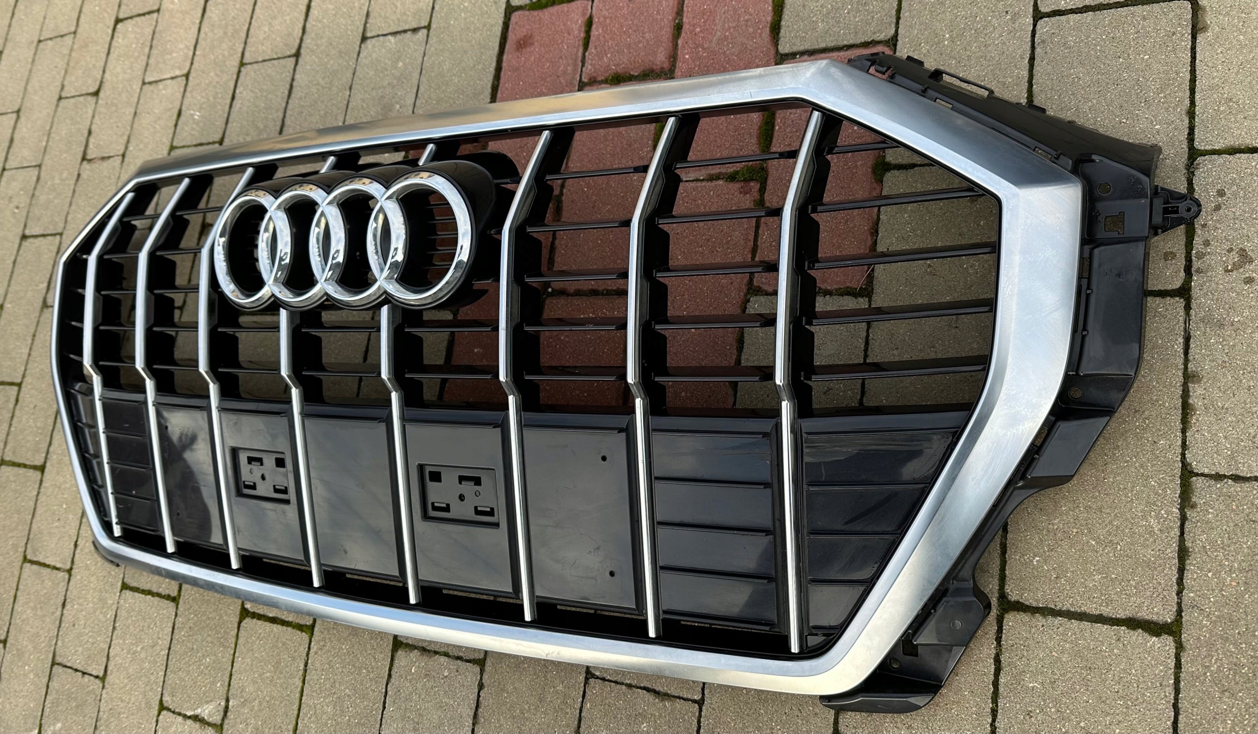 Kühlergrill Audi A8 Q3 FRONTGRILL 83A853651B Kühlergitter