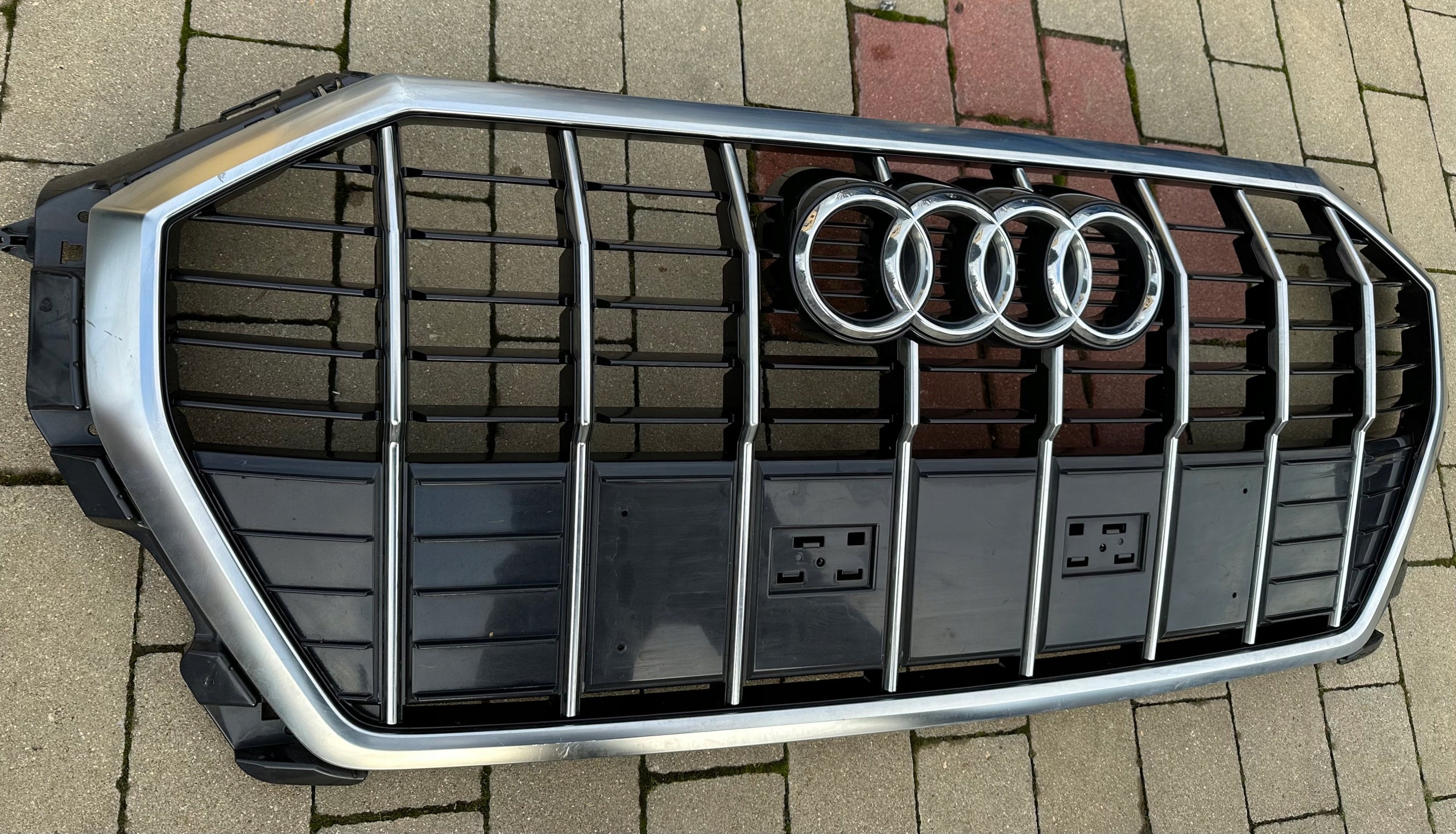 Kühlergrill Audi A8 Q3 FRONTGRILL 83A853651B Kühlergitter