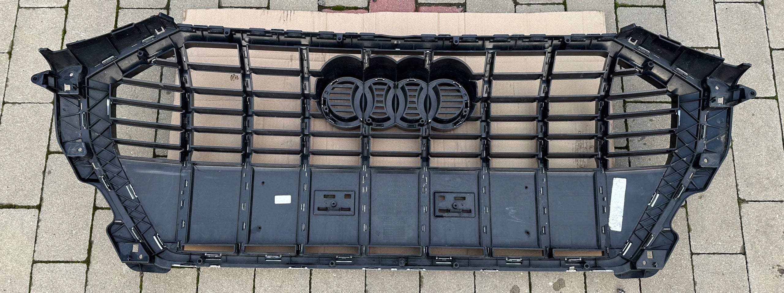 Kühlergrill Audi A8 Q3 FRONTGRILL 83A853651B Kühlergitter