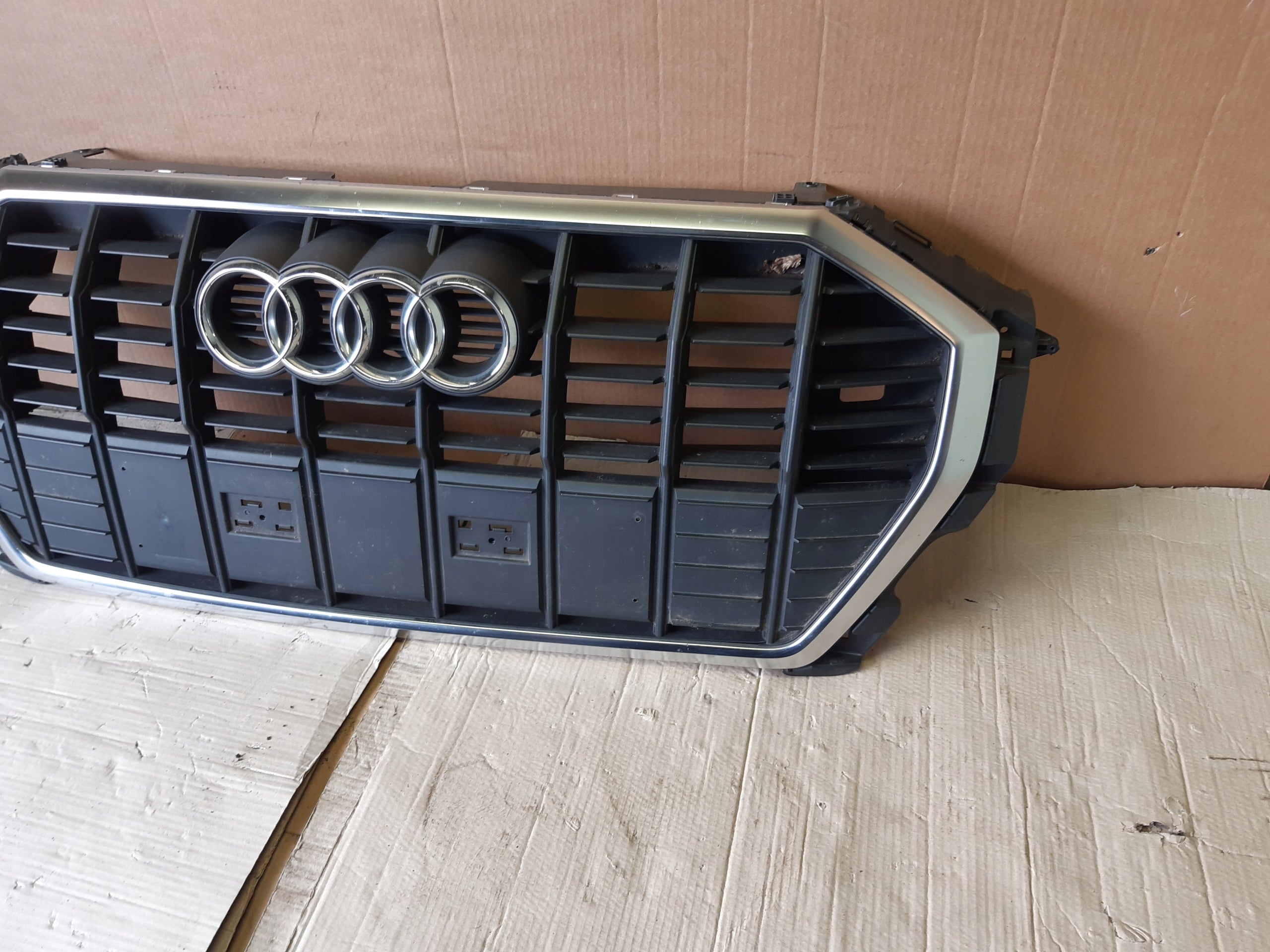 Kühlergrill Audi A8 Q3 83A FRONTGRILL 83A853651At Kühlergitter