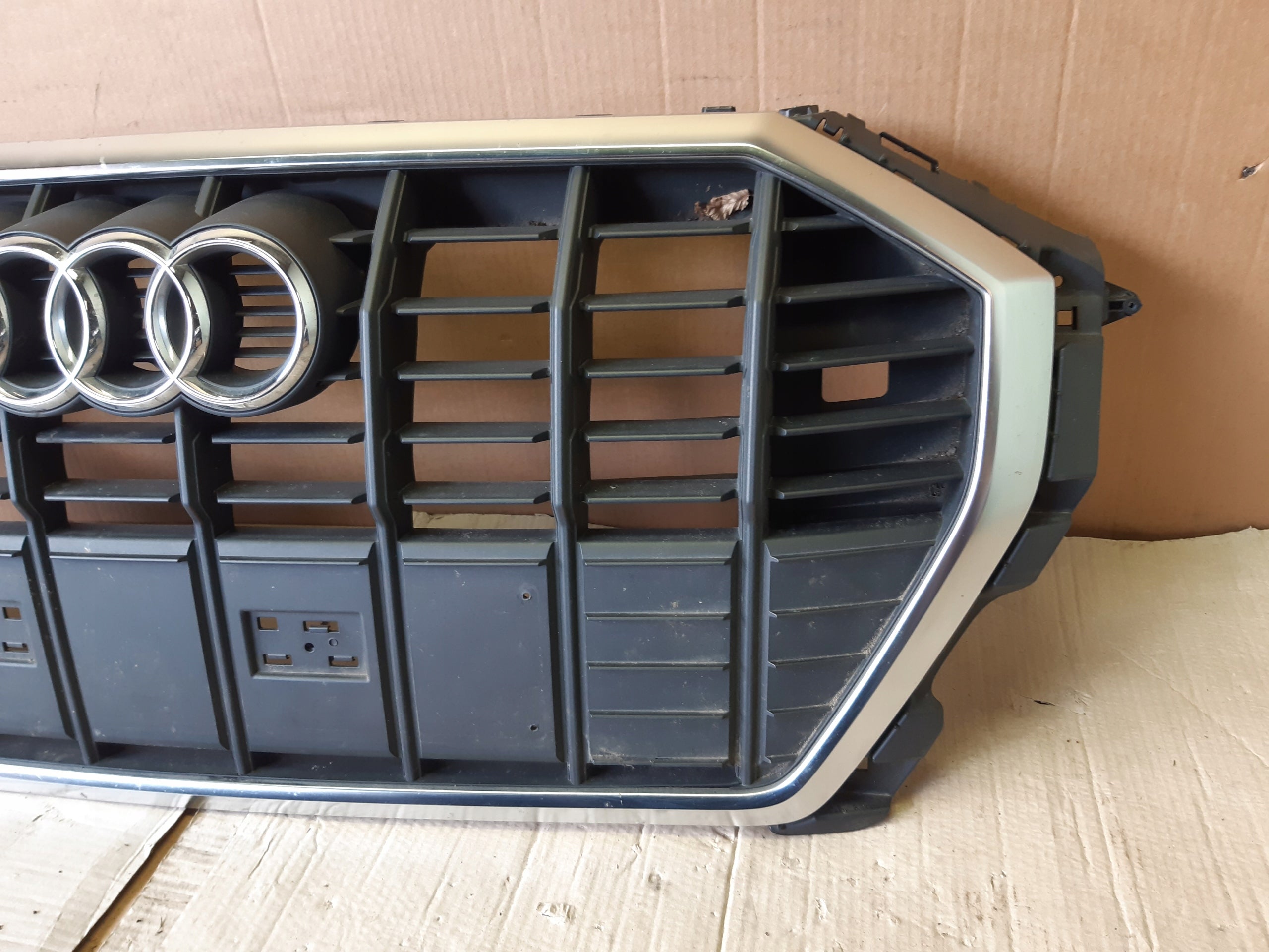 Kühlergrill Audi A8 Q3 83A FRONTGRILL 83A853651At Kühlergitter