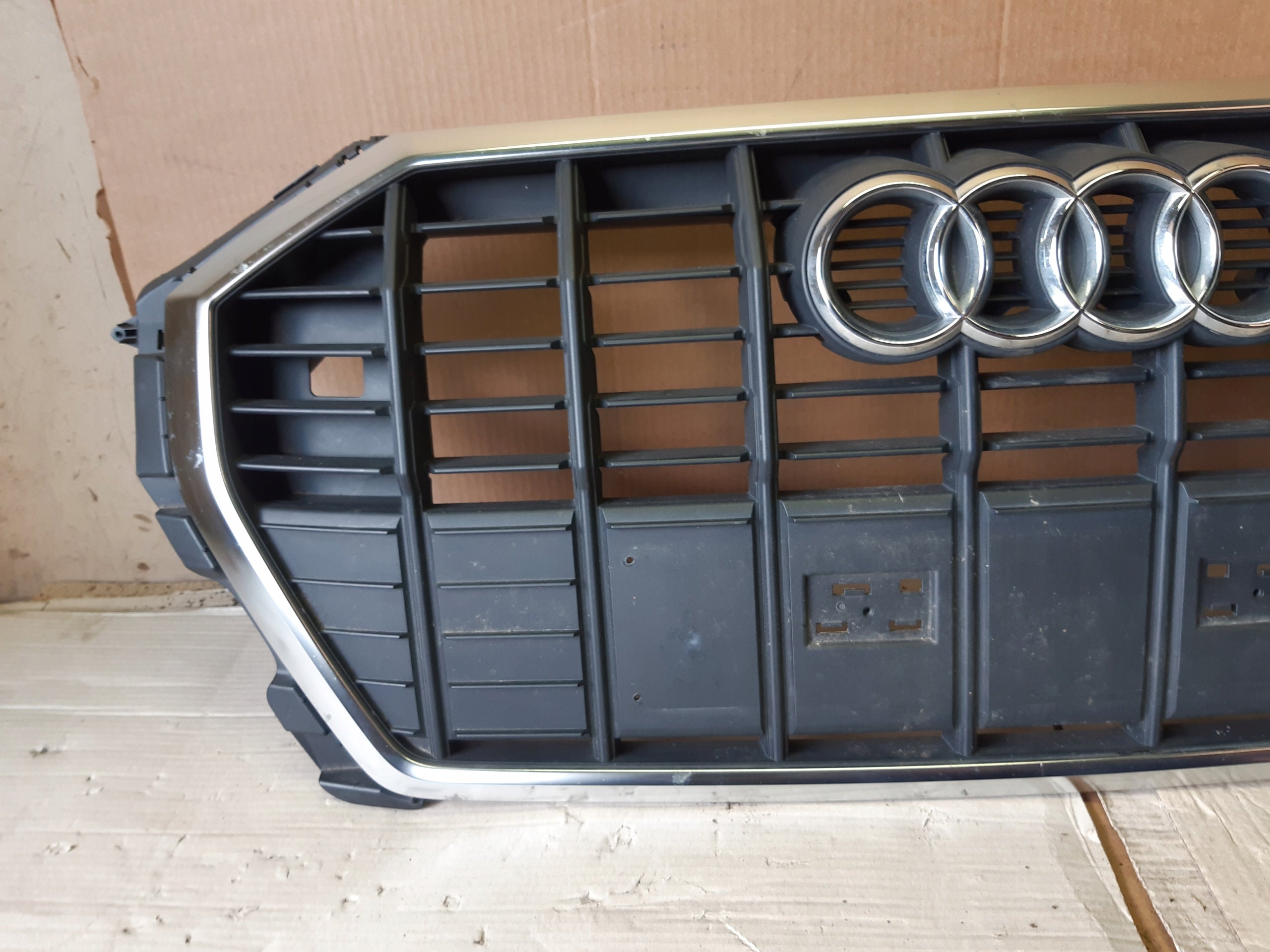 Kühlergrill Audi A8 Q3 83A FRONTGRILL 83A853651At Kühlergitter