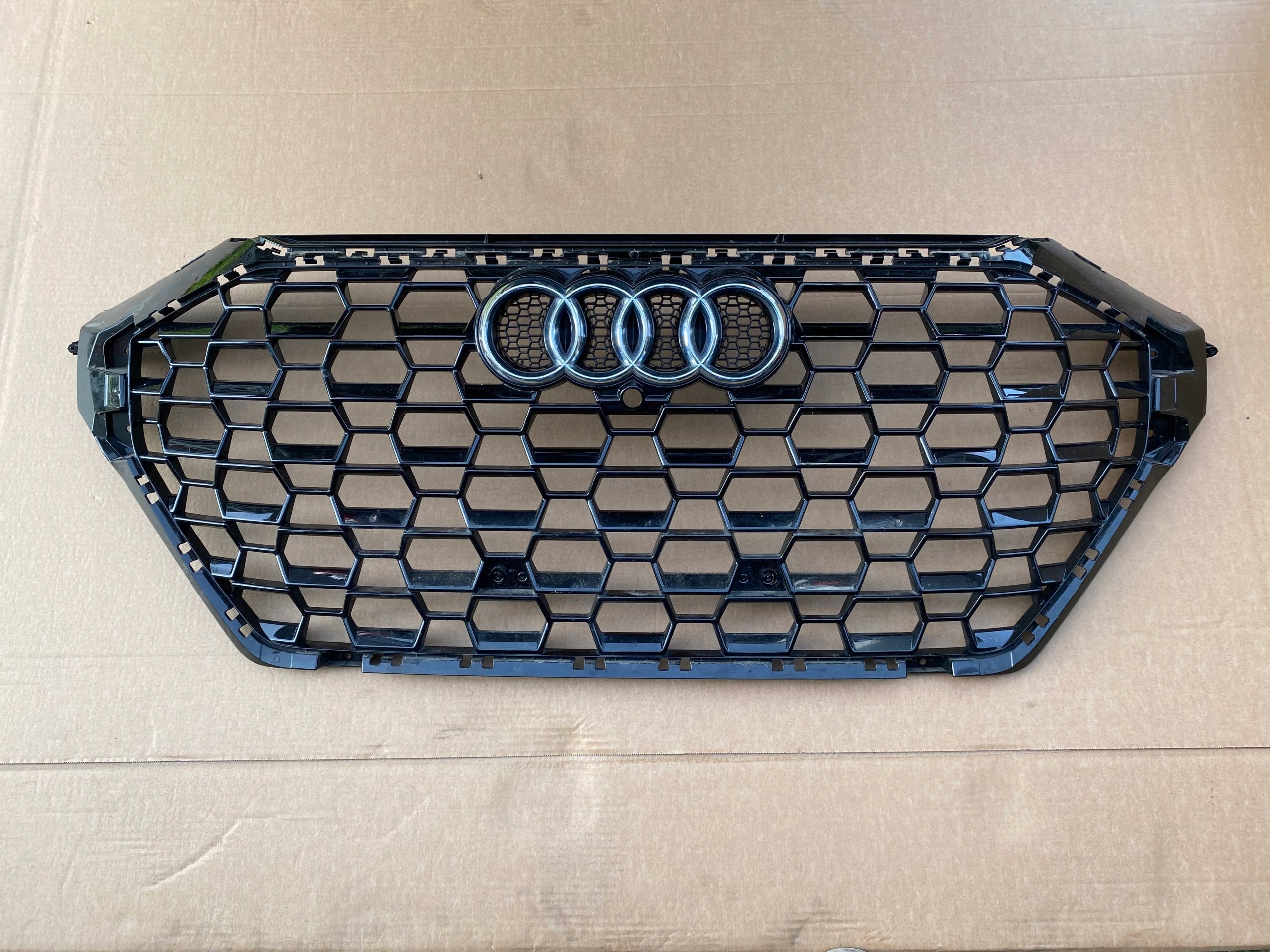 Kühlergrill Audi RS Q3 A8 FRONTGRILL 83A853651D8 Kühlergitter